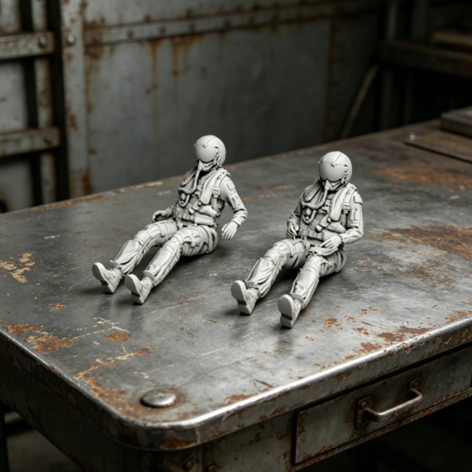 Qianly 2 Figurines Pilote F-16I Israël Échelle 1/48, Accessoire Maquettisme Résine Deux Personnages Cockpit, Figurines Pilote Chasseur Militaire, avec Casque et Visière Sombre, Posture Assise