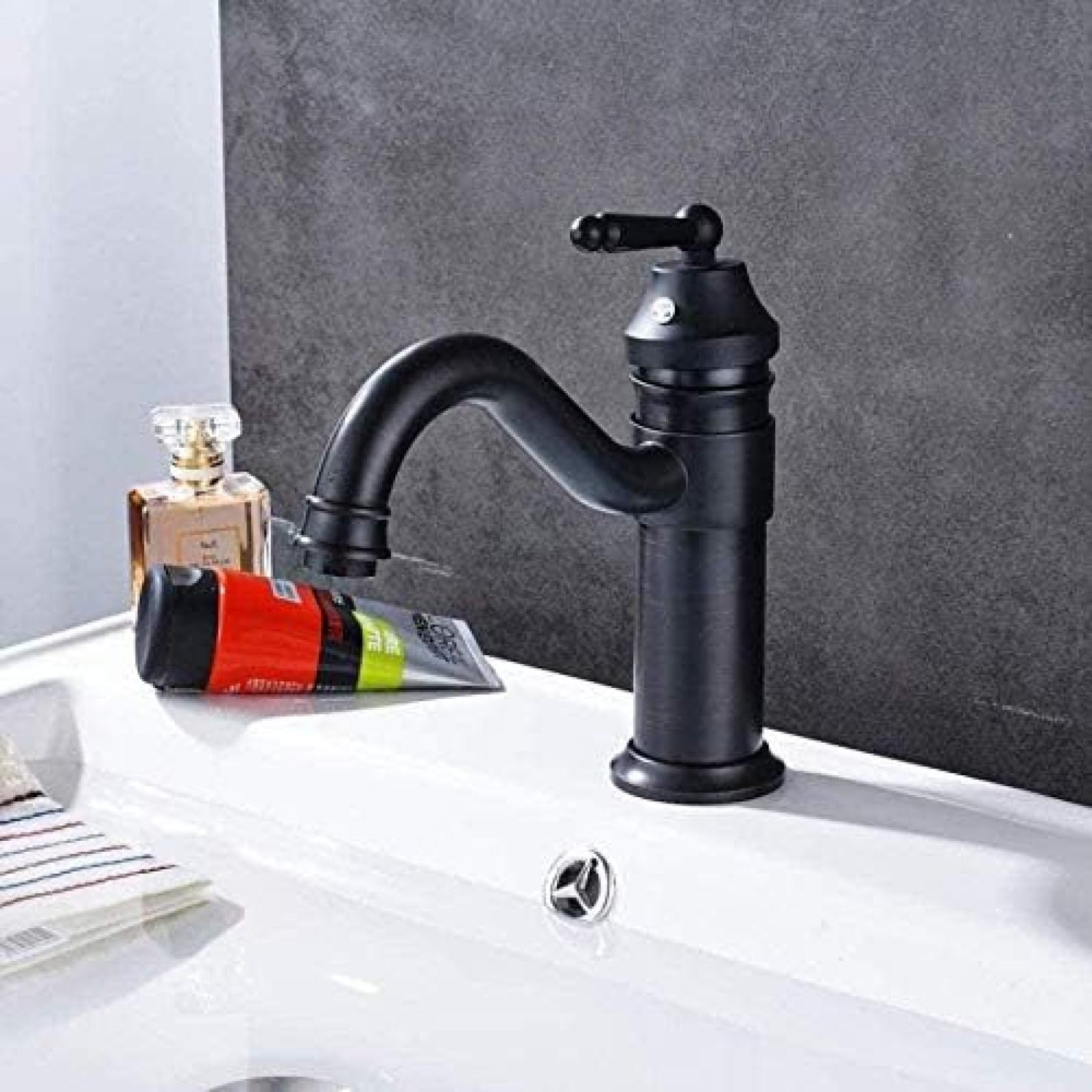 Grifo de lavabo de alta durabilidad en acabado cromado brillante para baños modernos 4