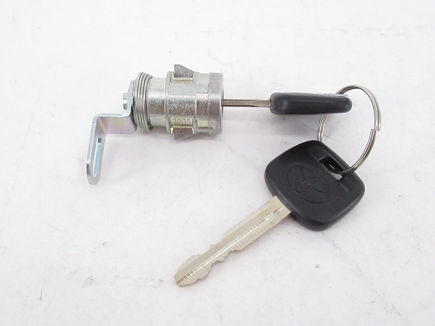 Toyota 69055-0C030 Ignition Door Lock Cylinder and Key Set