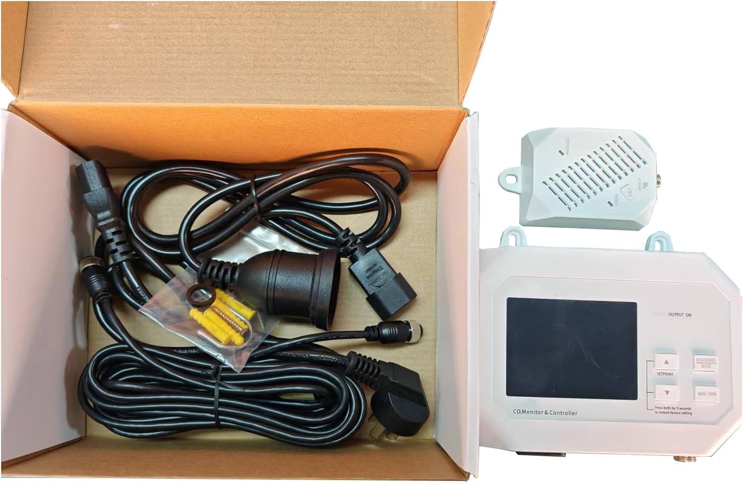 Carbon Dioxide Monitor CO2 Controllers with Color Screen Digital Display Real-timealarm Detection CO2 Measurement Range 0-9999ppm CO2 Measurement Accuracy 50ppm /Reading 5%