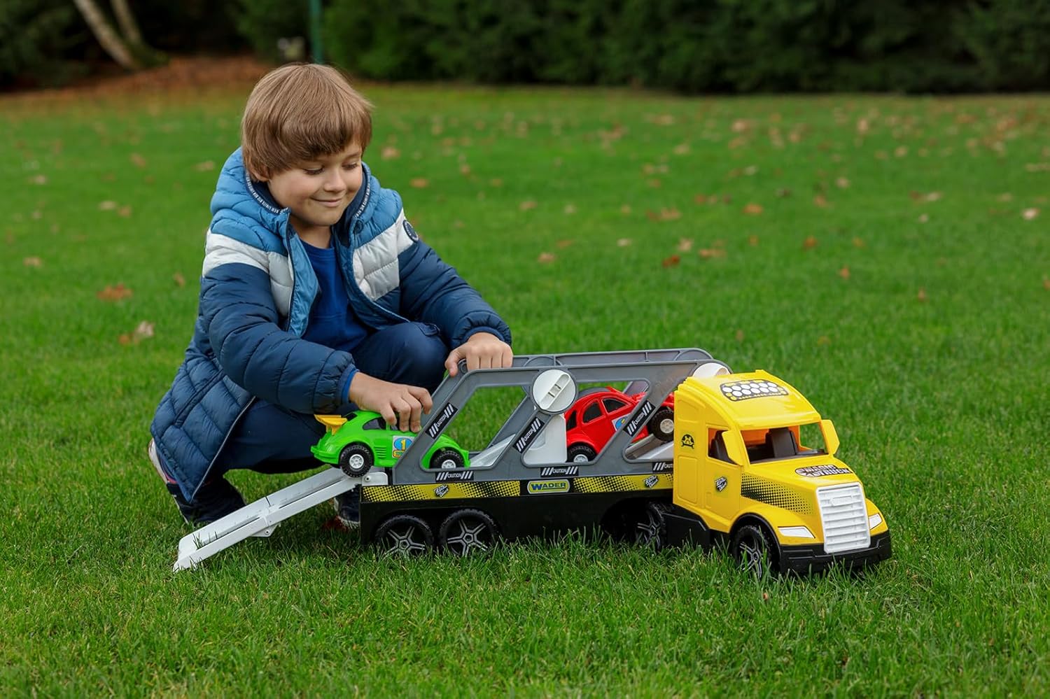 Wader 36231 Magic Truck Car Transporter with 2 Vehicles and Downhill Ramps, Size Approx. 79 cm, for Children from 3 Years, Suitable as a Gift for Creative Play