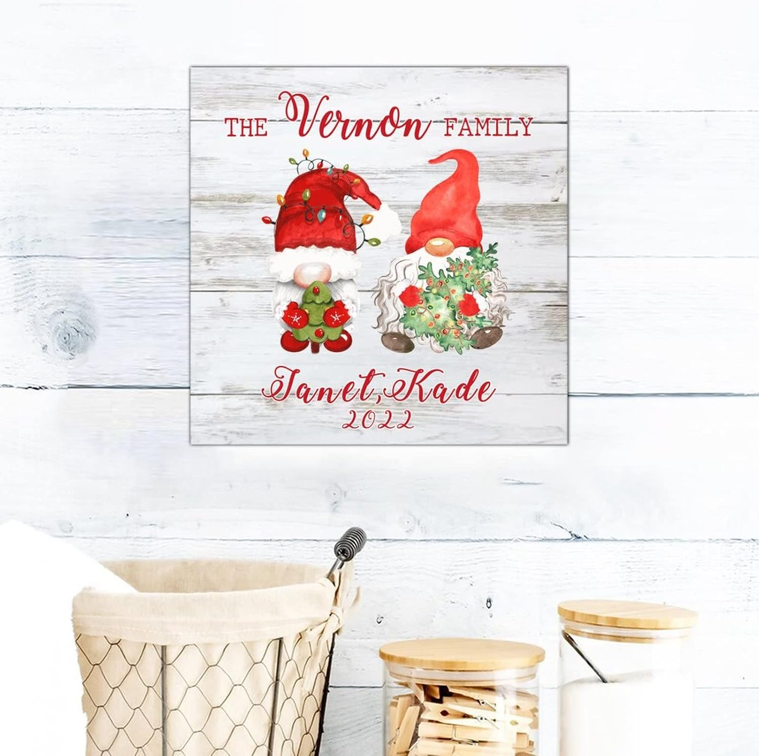 Christmas The Gnome Family Wood Sign Custom Your Family Member Name Positive Wall Plaque Vintage Holy Night Wood Hanging Sign Decorative For Front Door Entryway Porch Bar Pub Party 16x16in