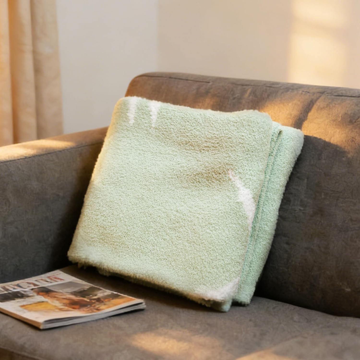 Vie Triomphe Luxury Soft Throw Blanket 39x55 Inch Plush Fleece Couch Blanket, Lightweight Cozy Sofa Lap Blanket for Bed Living Room Decor