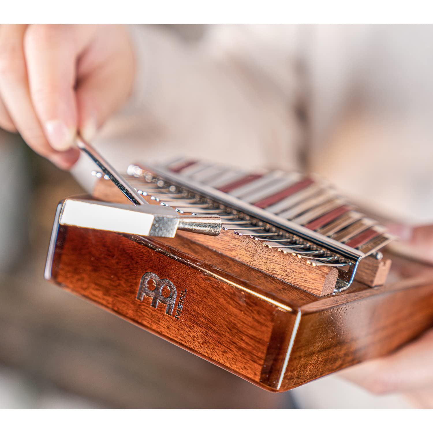 Meinl Sonic Energy PKL1707H kalimba z przetwornikiem pickup pianino na kciuk + breloczek do kluczy Keepdrum