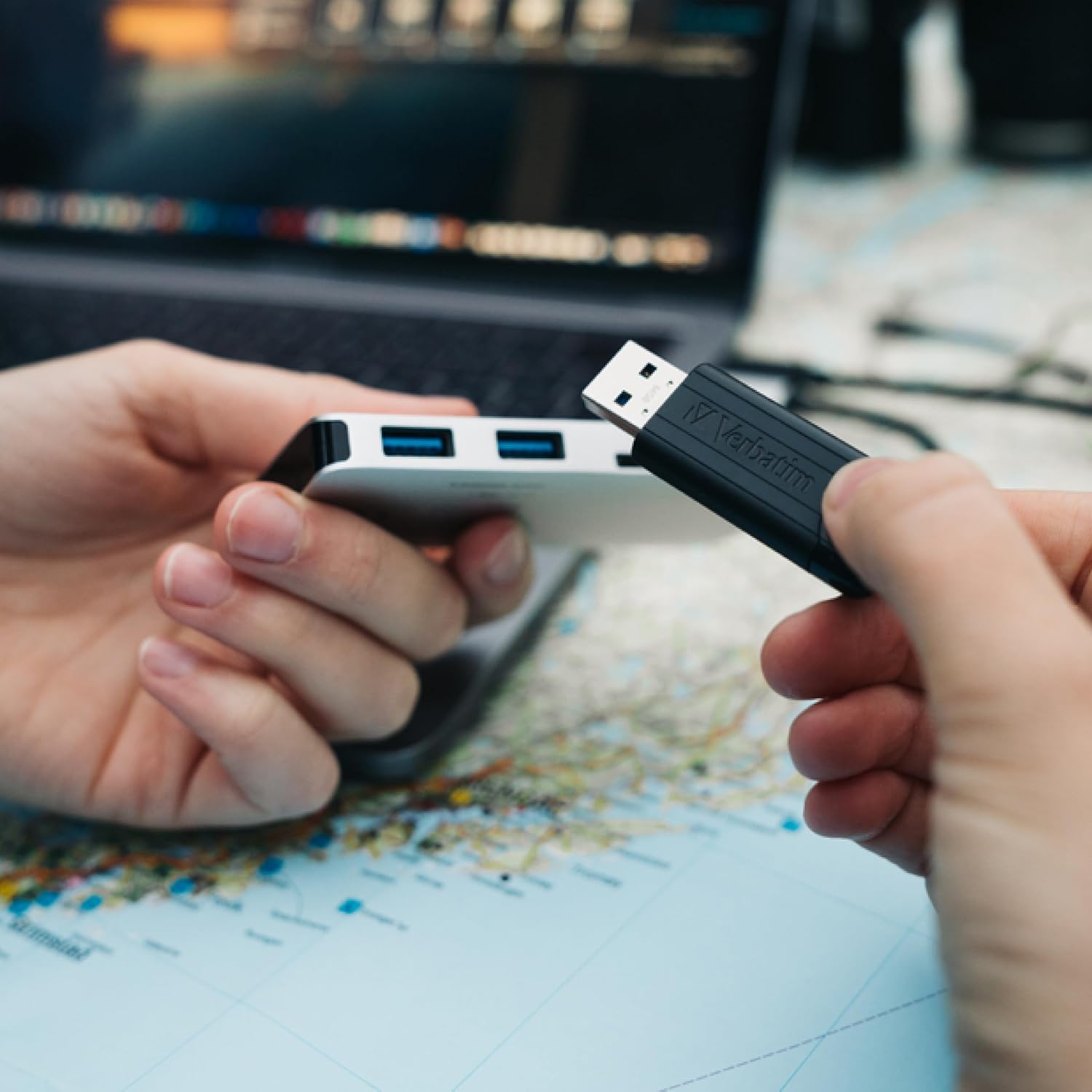 Verbatim 32GB Pinstripe USB 3.2 Gen 1 Flash Drive Retractable Thumb Drive - 10 Pack Black