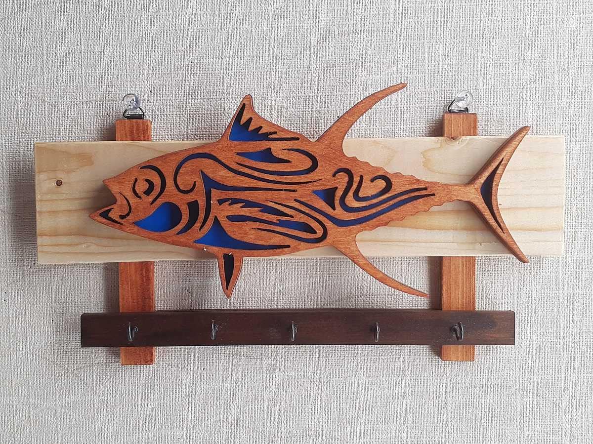 Amazon.co.jp: 青い魚壁掛けキーフック(木工アート) : ホーム＆キッチン