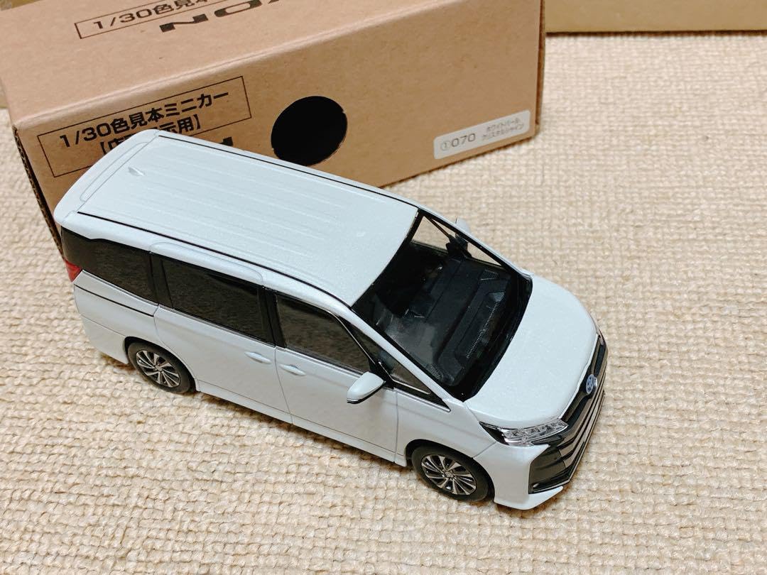 Amazon.co.jp: トヨタ 90系 ノア カラーサンプルミニカー ホワイト 