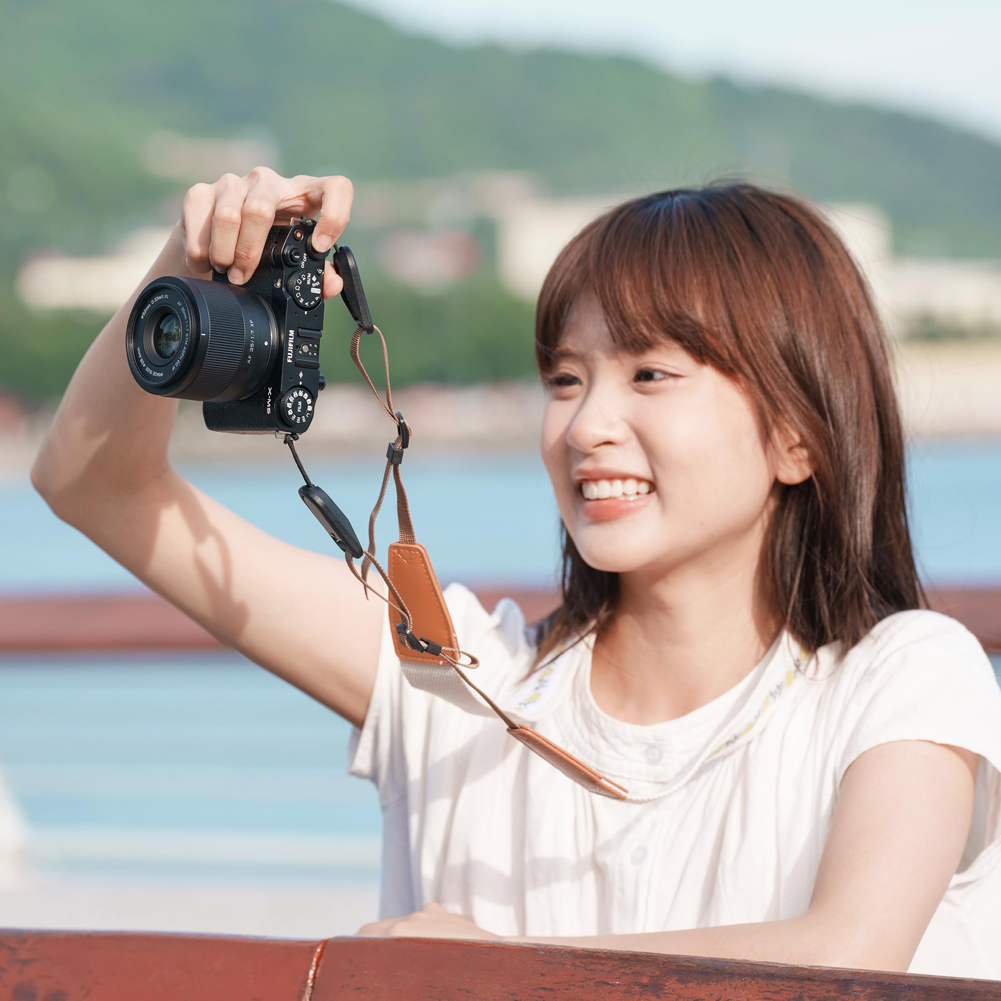 VILTROX 35mm F1.7 XF Objectifs Autofocus STM pour Monture Fuji X Camera Lenses Pro Standard Objectifs Compatibles avec Fujifuilm X-T5 X-H2S X-S10 X-T30II X-T20 X-T10 X-T4/-T3/-T2/-PRO3/-M1/-H1