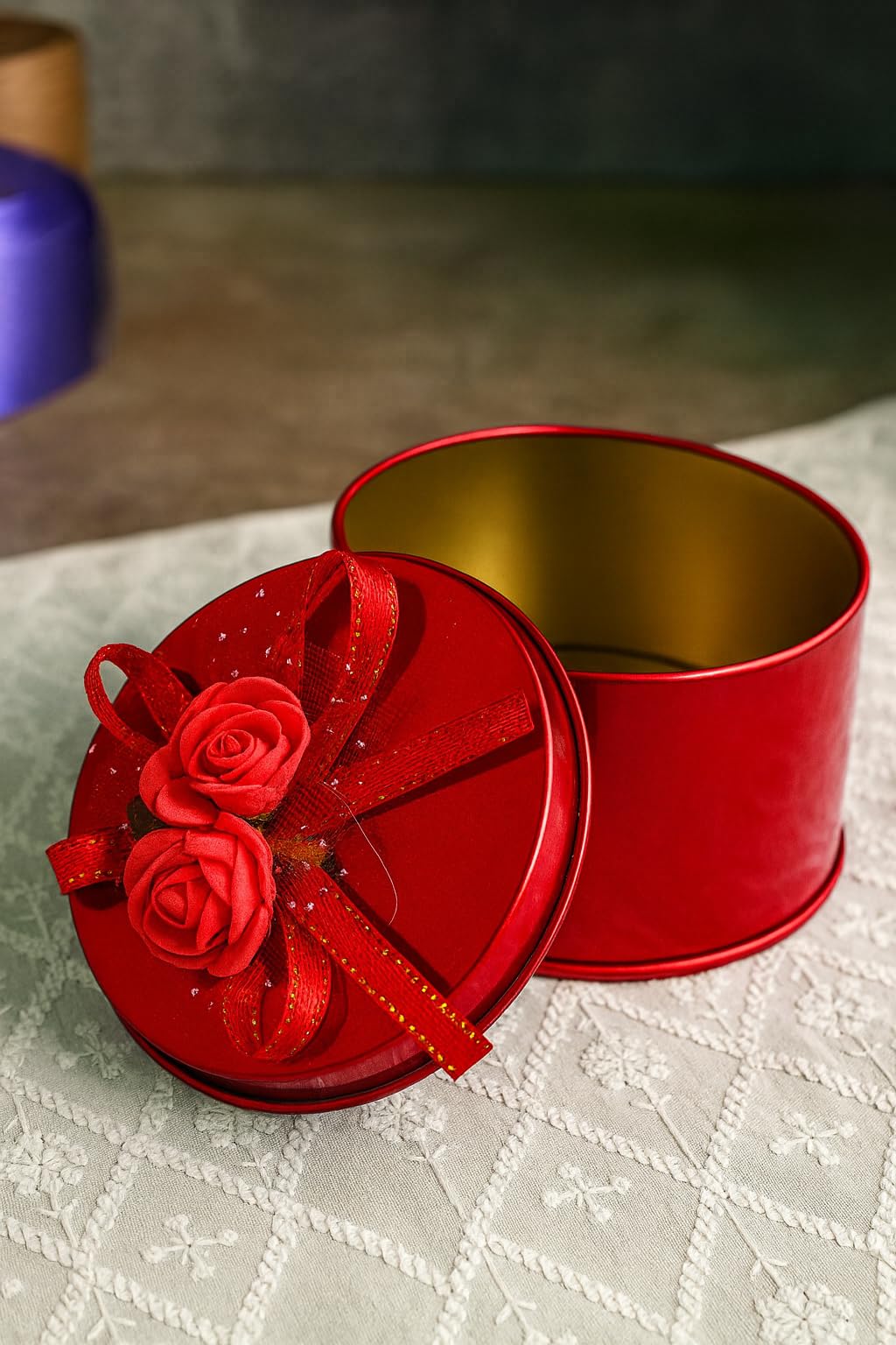 Red Round Gift Box with Rose Decoration, Empty Storage Container with Lid, Gold Interior, Pack of 1-image-39