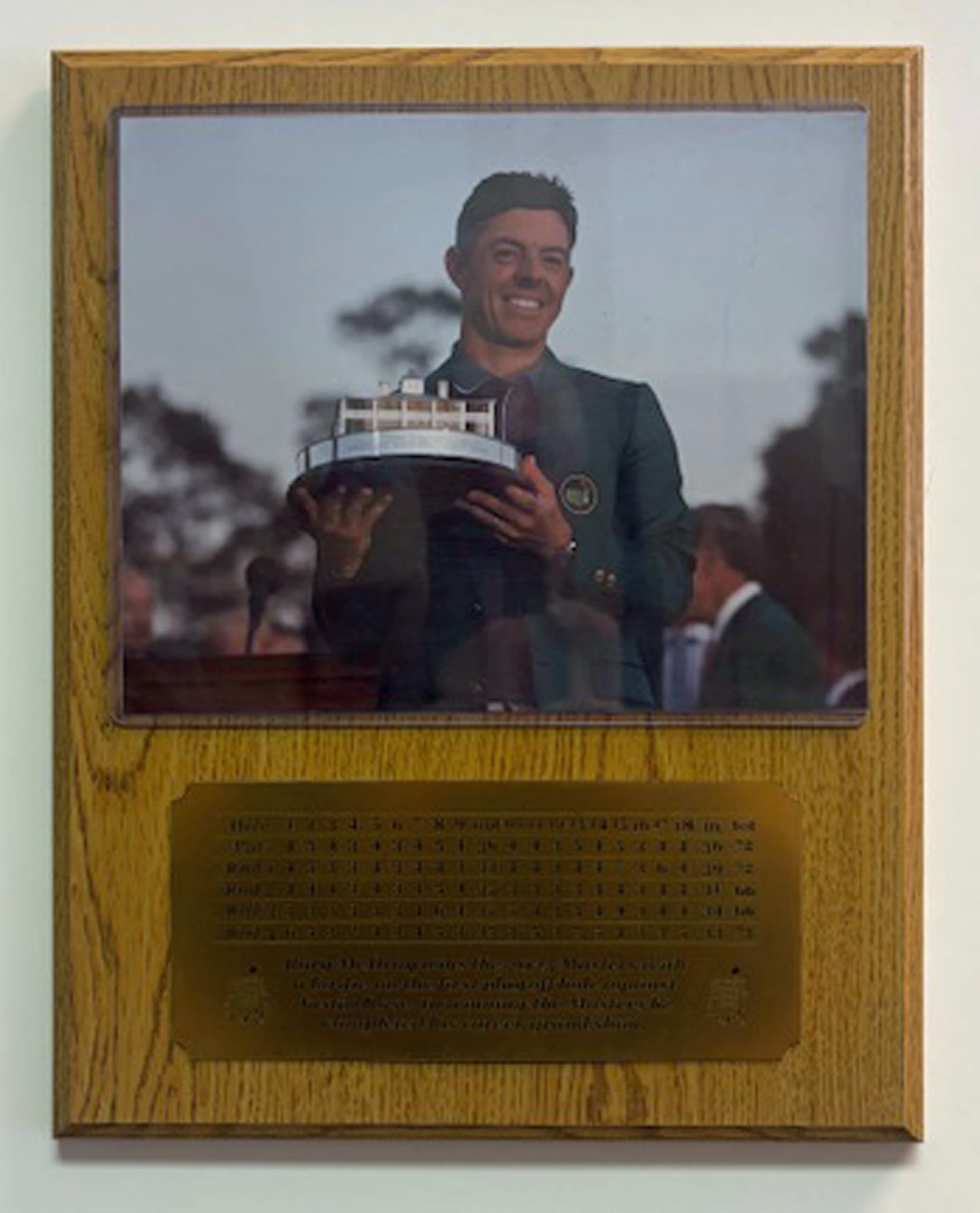 2025 Masters champion Rory McIlroy 8x10 Photograph Plaque with an engraved 4 day scorecard nameplate (Oak)