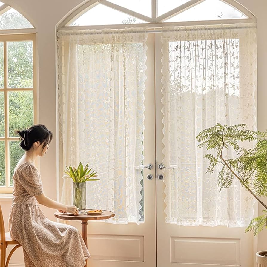 Amazon｜カフェカーテン（クリーム色）、花柄刺繍レースカーテン