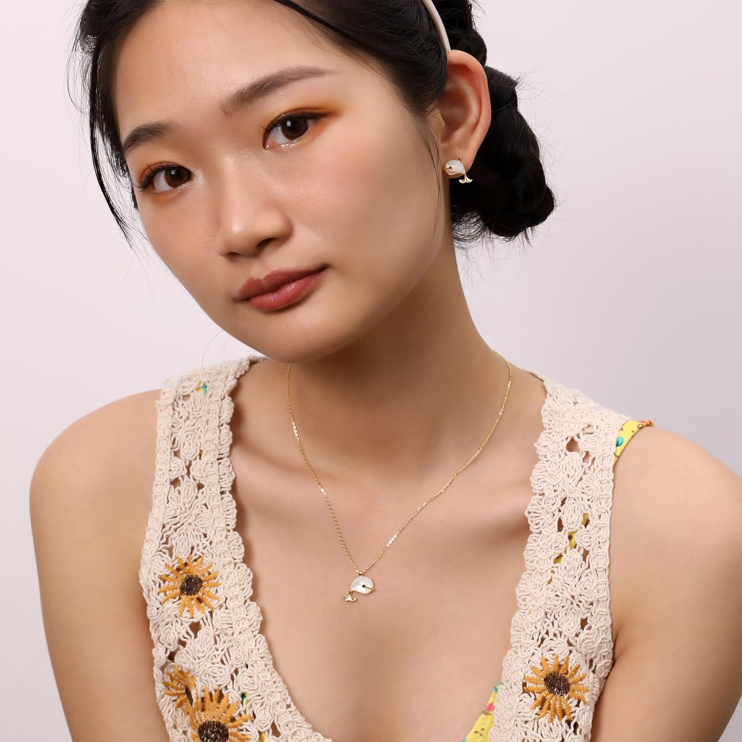 Meissa Whale Necklace for Women and Girls Cute Animal Pendant Necklace Rose Gold Pleated Necklace Friendship Necklace