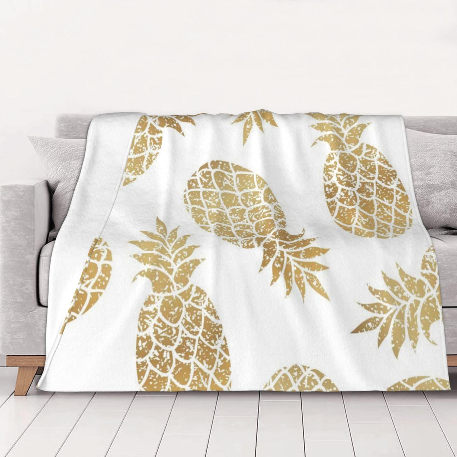 AUBKFELD golden pineapple background Printed Flannel Blanket 102x76 CM, Soft & Warm Throw Blanket for Sofa/Couch/Bed/Car, Gifts for Audlts Women Men