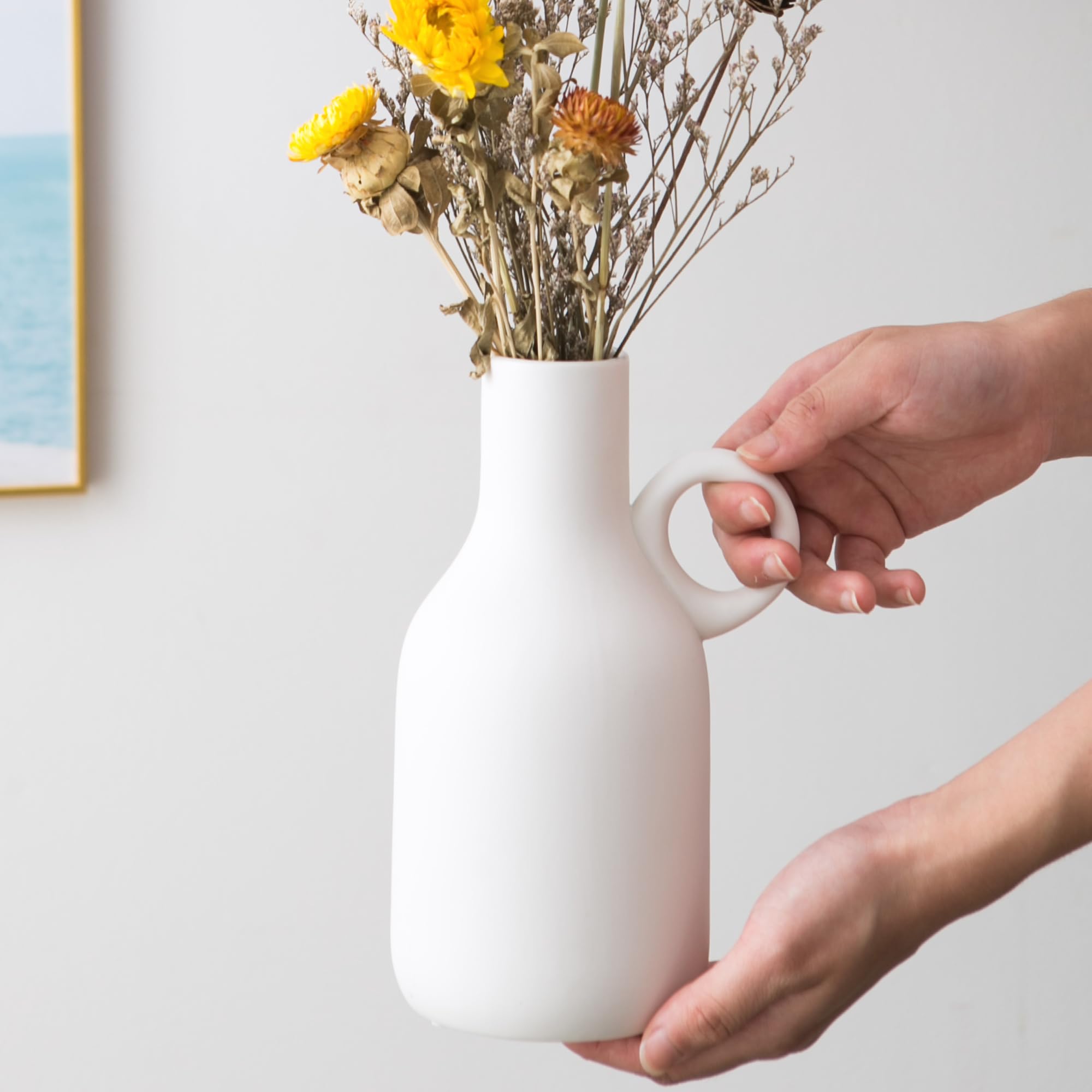 Amazon.co.jp: ホワイトセラミックピッチャー花瓶 ラウンドハンドル Amazon.co.jp: ホワイトセラミックピッチャー花瓶 ラウンドハンドル