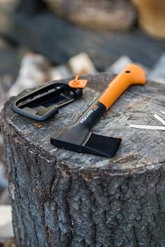 Fiskars Universal axe including blade and transport protection length: 35.5 cm non-stick coating high quality steel blade/fibreglass reinforced plastic handle black/orange X7-XS 1015618 Length: 35.5 cm non-stick coating steel blade/plastic handle black/orange X7-XS 1015618