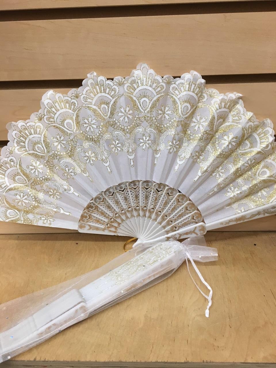 Spanish Style White and Gold Glitter Hand Fan for Wedding Outdoor Event with Organza Gift Bag/Table Setting/Wall Decoration/