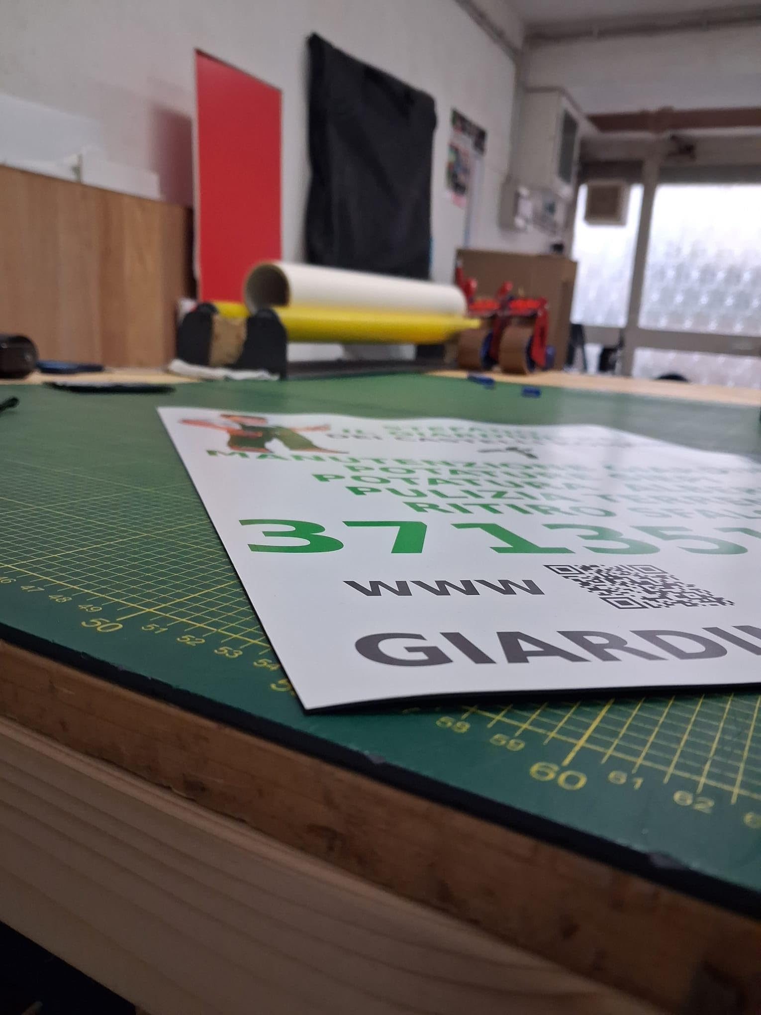 Targa Magnetica per Auto e Furgone WRAP Point Roma [60x15 cm] | Calamita Pubblicitaria Removibile ad Alta Tenuta per Autostrada | Non Graffia la Carrozzeria (personalizzato, 60x15cm Rettangolare)