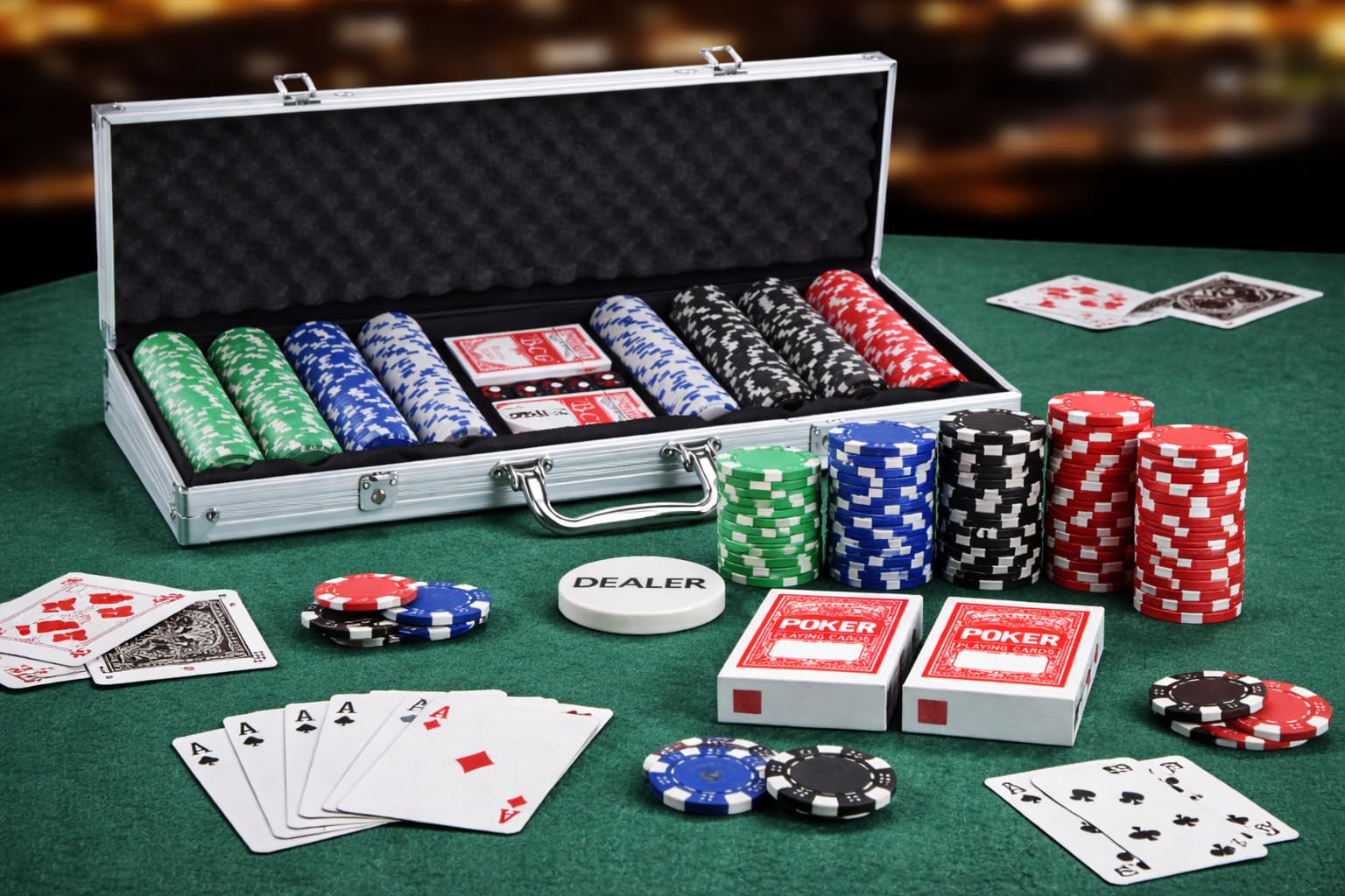Alex Bog Set de Póker Profesional 500 Fichas con Maletín de Aluminio – Juego de Poker Completo con 2 Barajas y Botón Dealer – Fichas Estilo Casino para Texas Holdem