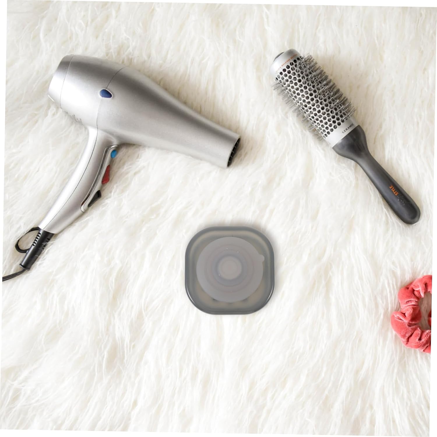 Outanaya Hair Oil Root Comb Applicator for Scalp Care Portable Essential Oil Massager with Smooth Surface for Hair Nourishment and Relaxing Massage Experience