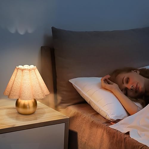 Miniatura 7 de Lámpara de mesita de noche pequeña dorada para dormitorio, lámparas de dormitorio de latón dorado para mesita de noche, lindas mini lámparas de mesa