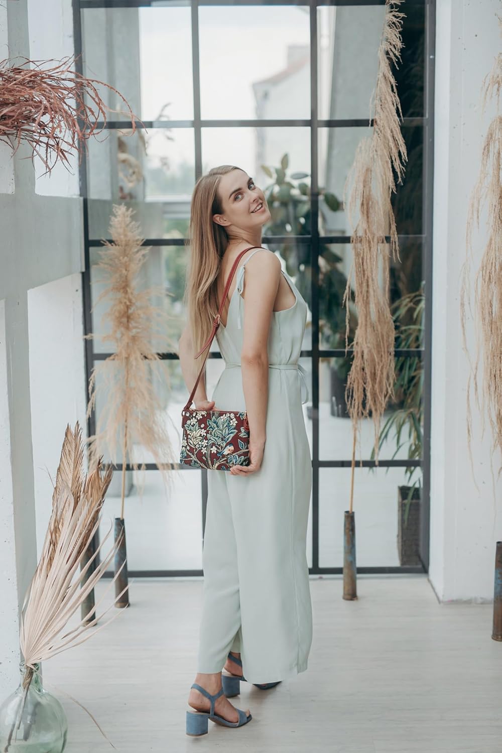 Signare Tapestry Crossbody Bag Shoulder Purse for Women In William Morris Tree of Life in Red (XB02-ART-WM-TLRD) - Image 3