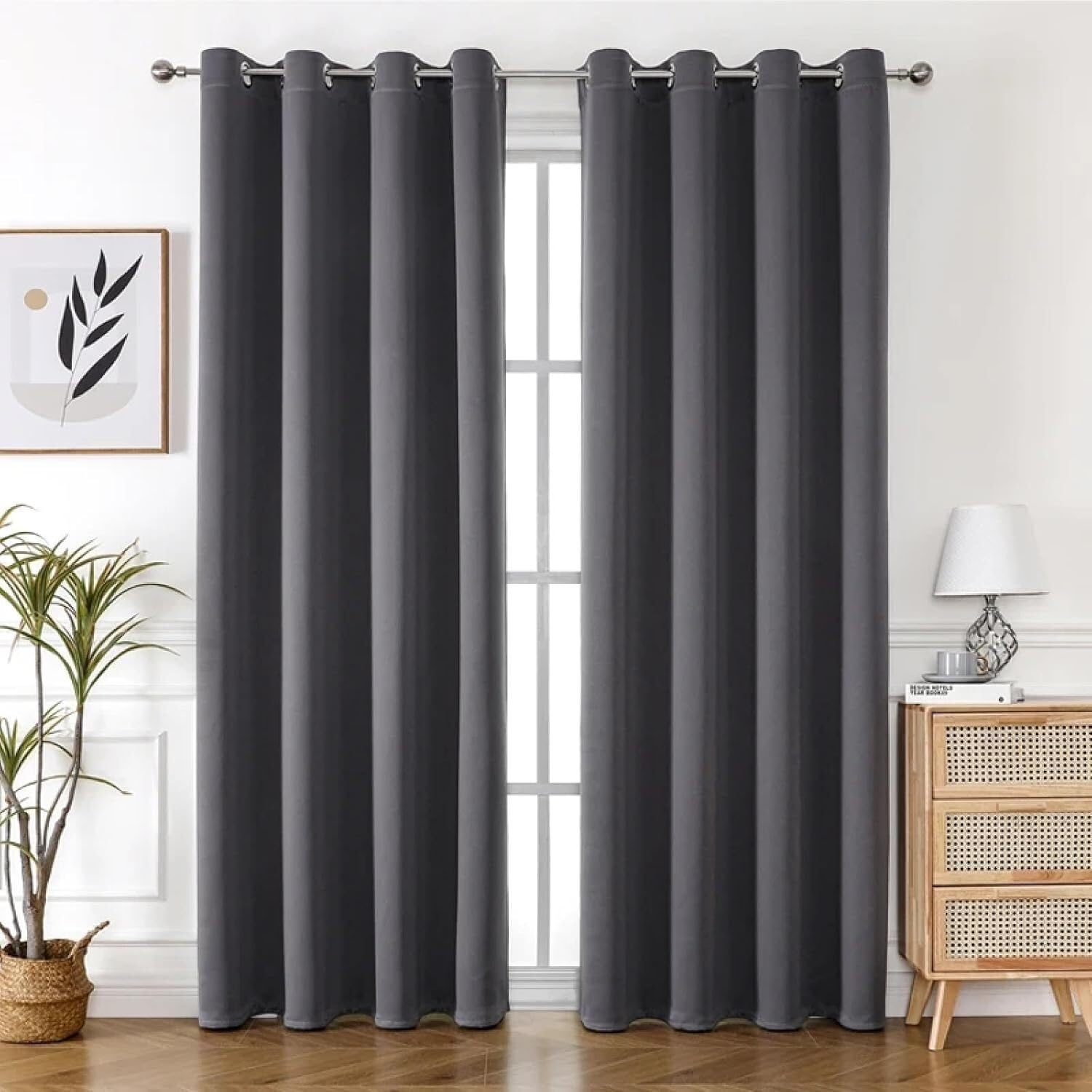 Rideaux occultants gris unis pour masquer la lumiere du jour en chambre