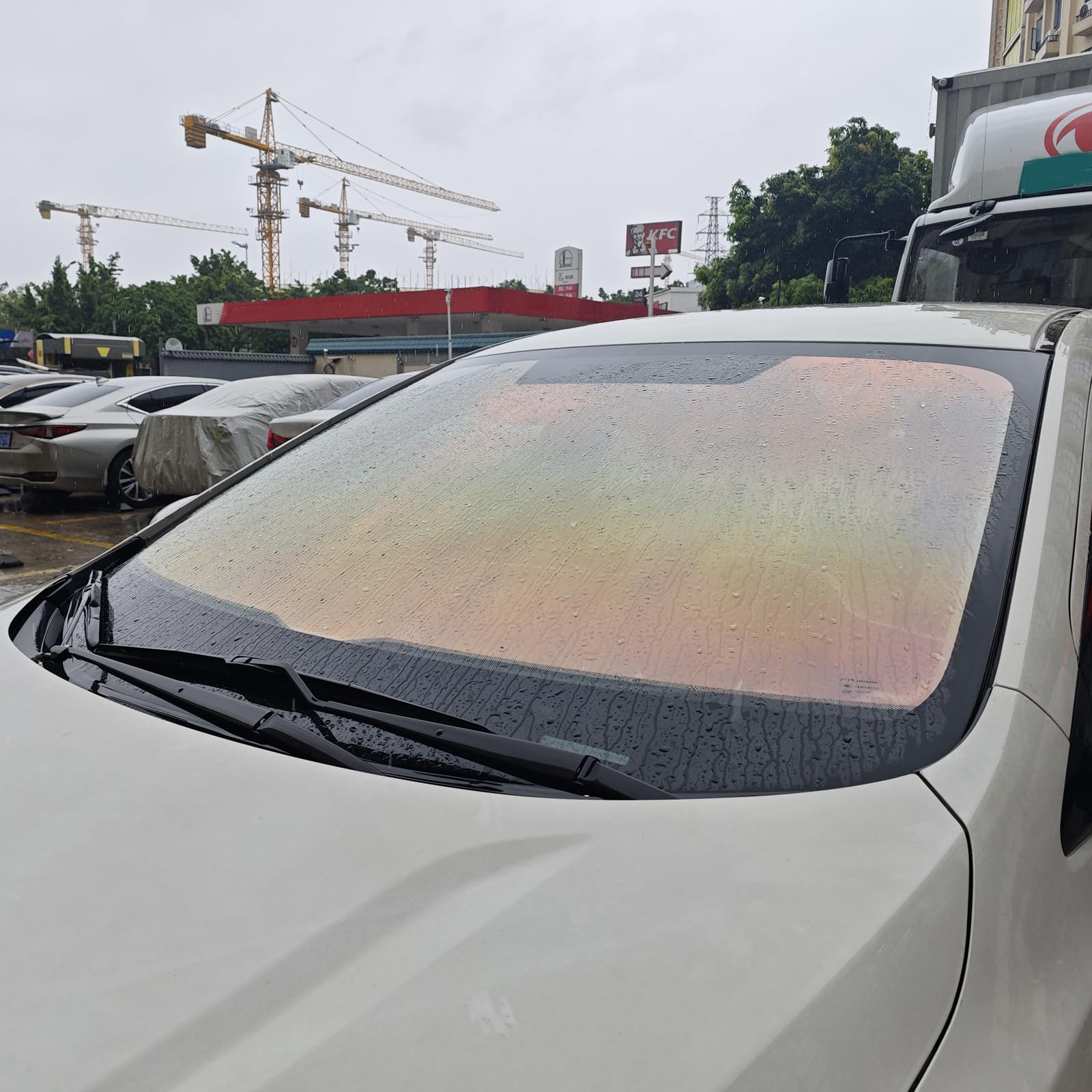 Alvorox Clear Chameleon 84% Vlt Car Tinted Window Film, Rainbow Chameleon Windscreen Foils, Nano Ceramic Solar Protection Film, Clear To Violet Orange Color Change Front Window Tint (1Mx3m 39"X118")