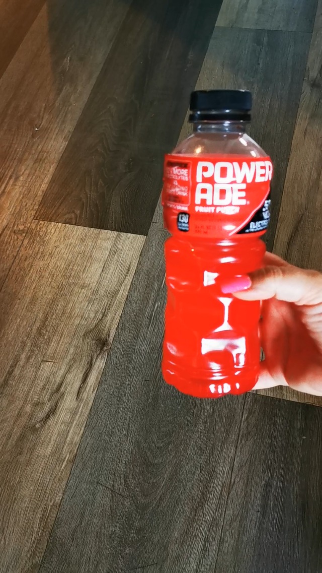 Watch POWERADE Sports Drink Fruit Punch, 20 Ounce on Amazon Live