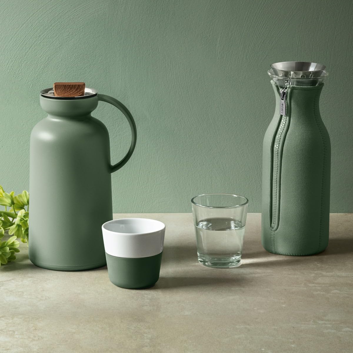 EVA SOLO – Kühlschrankkaraffe | skandinavisches Design | 1 Liter - 1.0l| Borrosilikat-Glas, Edelstahl, Silikon | spülmaschinenfest | 100% tropffrei | Black Woven