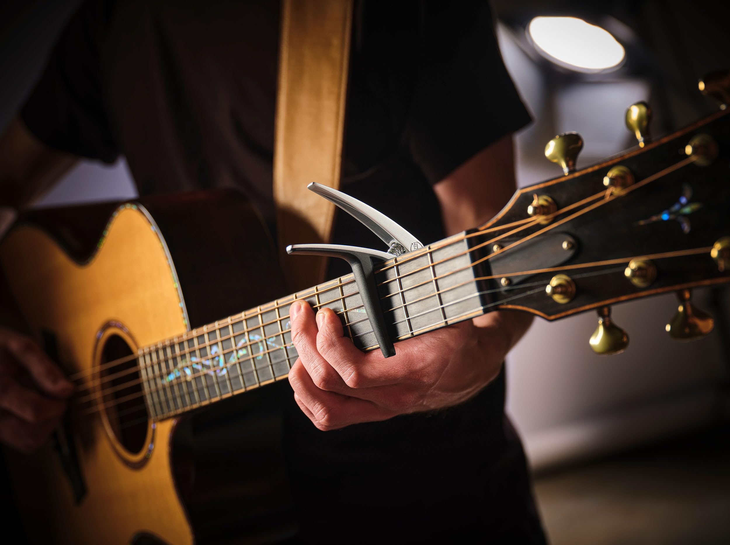 G7th Nashville Capo Guitarra 6 Cuerdas Plata – Capotraste Ligero con Muelle – Control de Presión Optimizado – Capo de Guitarra Galardonado – Diseñado en el Reino Unido