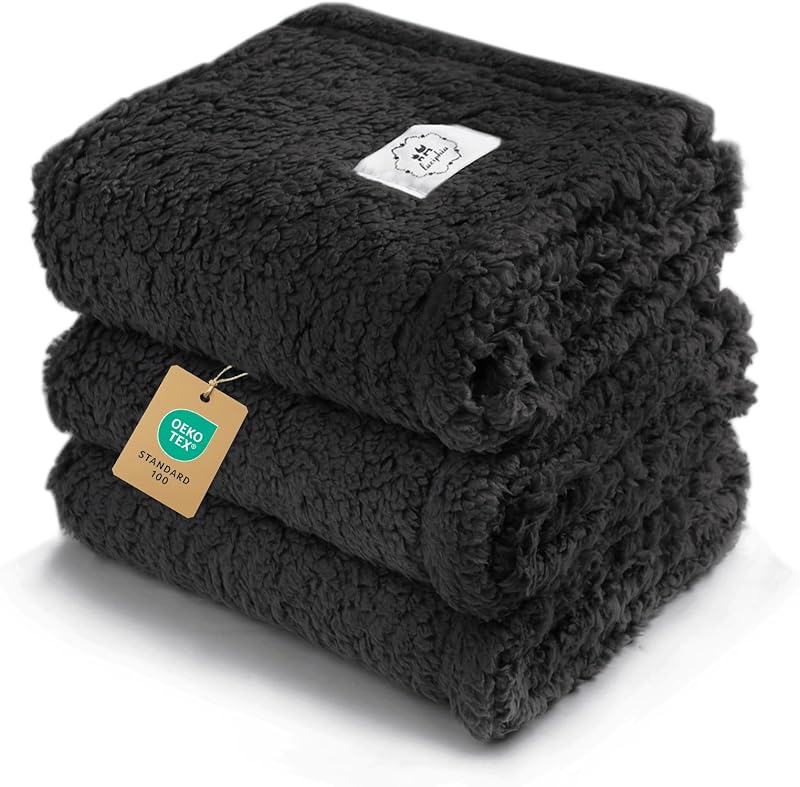 Manta para Cães e Gatos em Microfibra e Sherpa Macia com Estampa de Patinhas Luciphia Preta Pequena, Pacote com 3