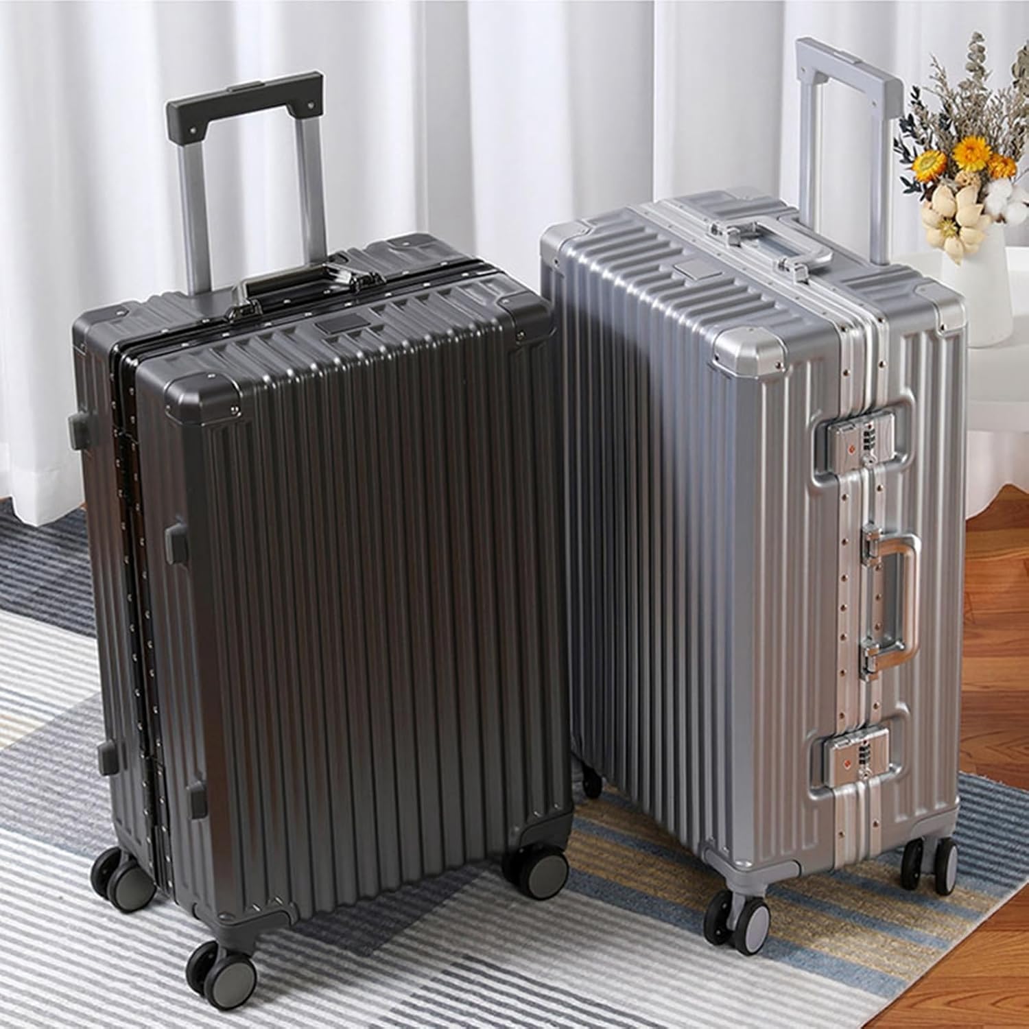 Louis vuitton】レッドダイスストラップ 化粧箱付 美品 ルイ・ヴィトン