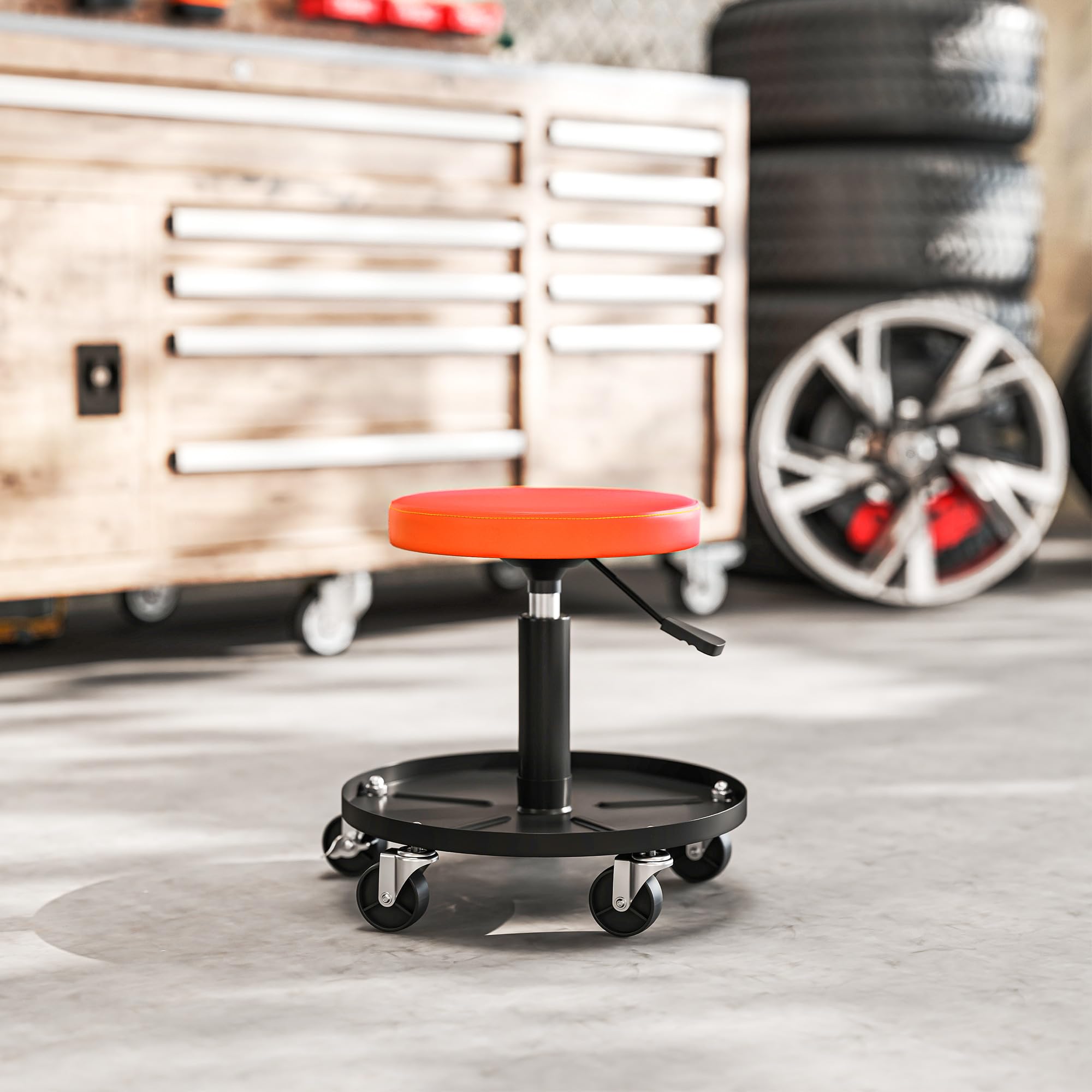 HOMCOM Tabouret d'atelier 5 roulettes 360° Hauteur Réglable 38-50 cm Orange | Tabouret de Mécanicien, Plateau à Outils, Siège d'Atelier pour Garage, Charge Maximale 135 kg