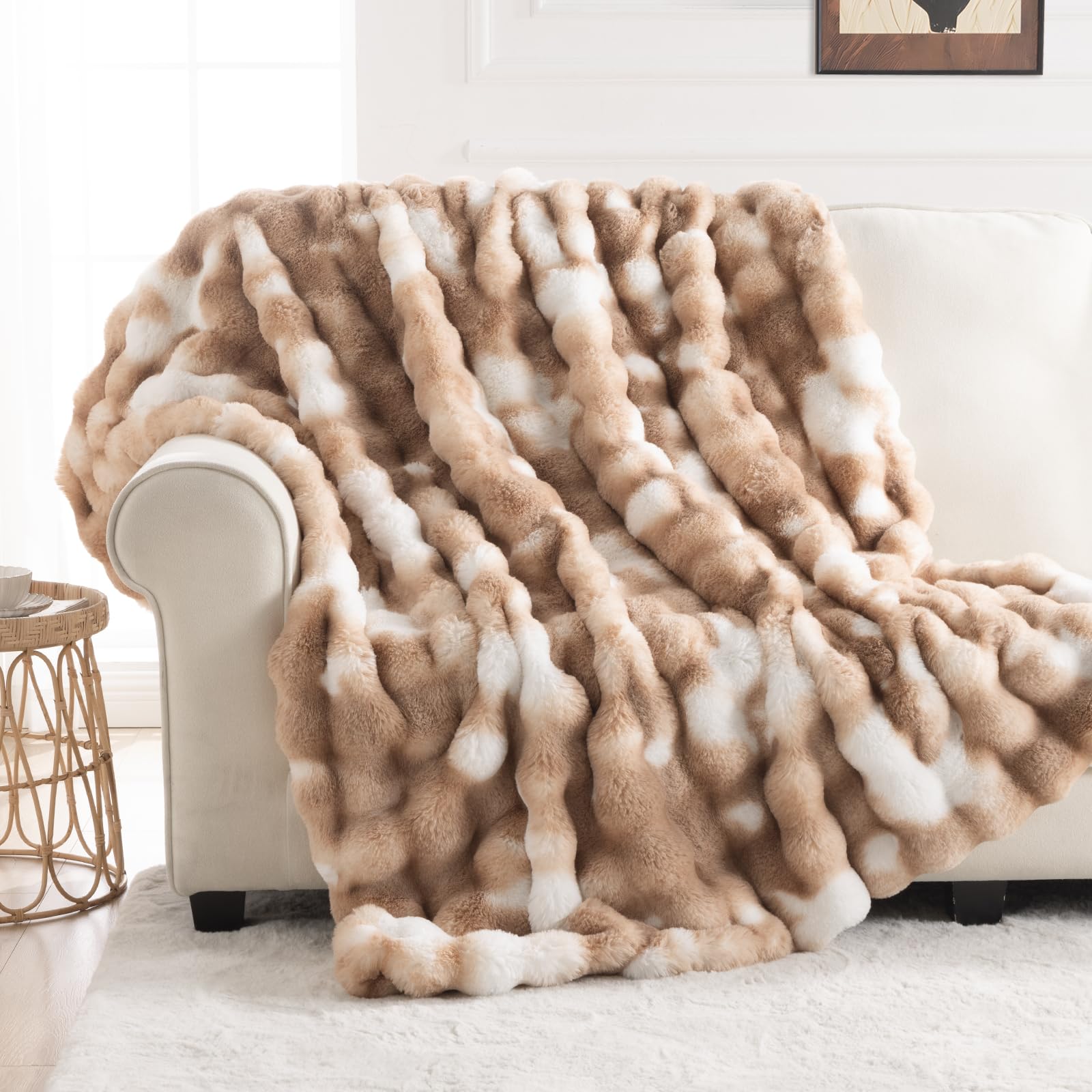 IKALIFE Faux Rabbit Fur Throw, 130 x 150 cm Soft Warm Cosy Bubble Blanket โ image 1