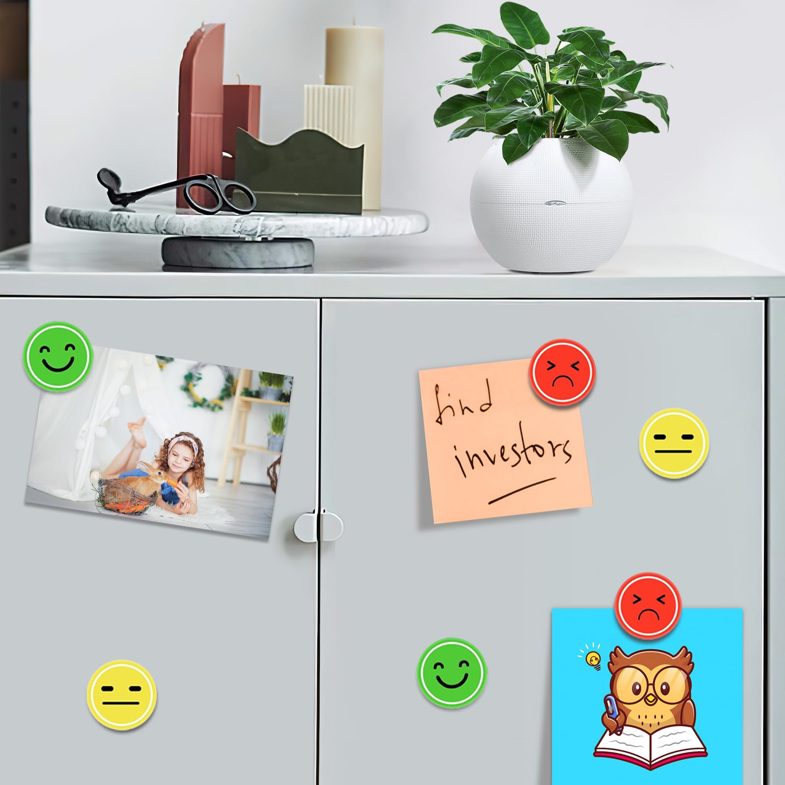 30 sztuk okrągłych magnesów Smileys ø 2,5 cm śmieszne kolorowe magnesy emotikony magnesy na lodówkę dla dzieci z pudełkiem do przechowywania nastroju, grafiki nagrody, do tablic klasowych biur