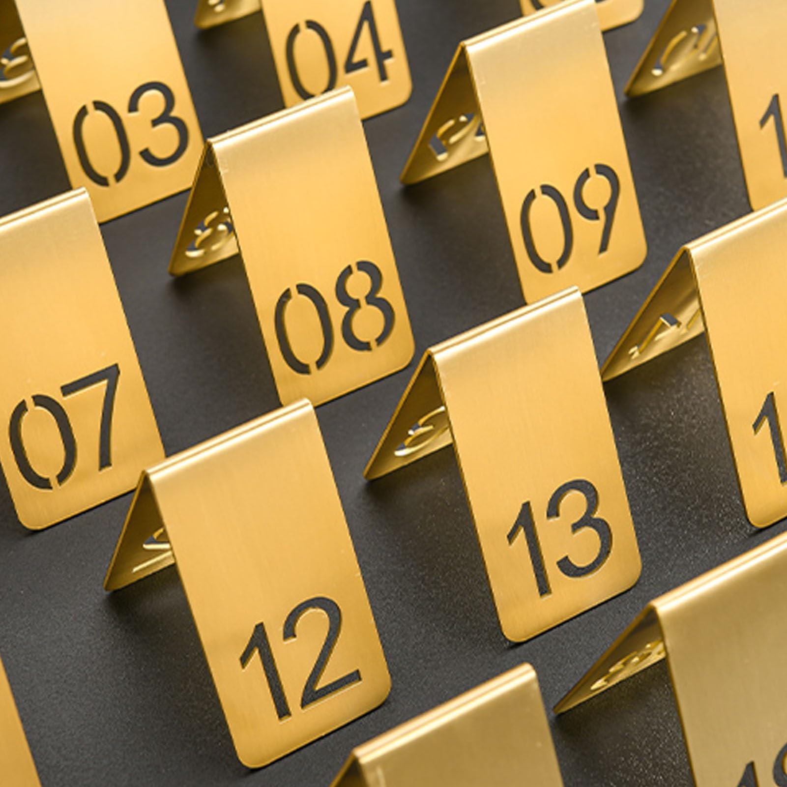 Juego de números de mesa, tarjetas de posición de placa de latón, soportes de números de recepción estilo tienda de campaña de doble cara para bodas, restaurantes y cafeterías