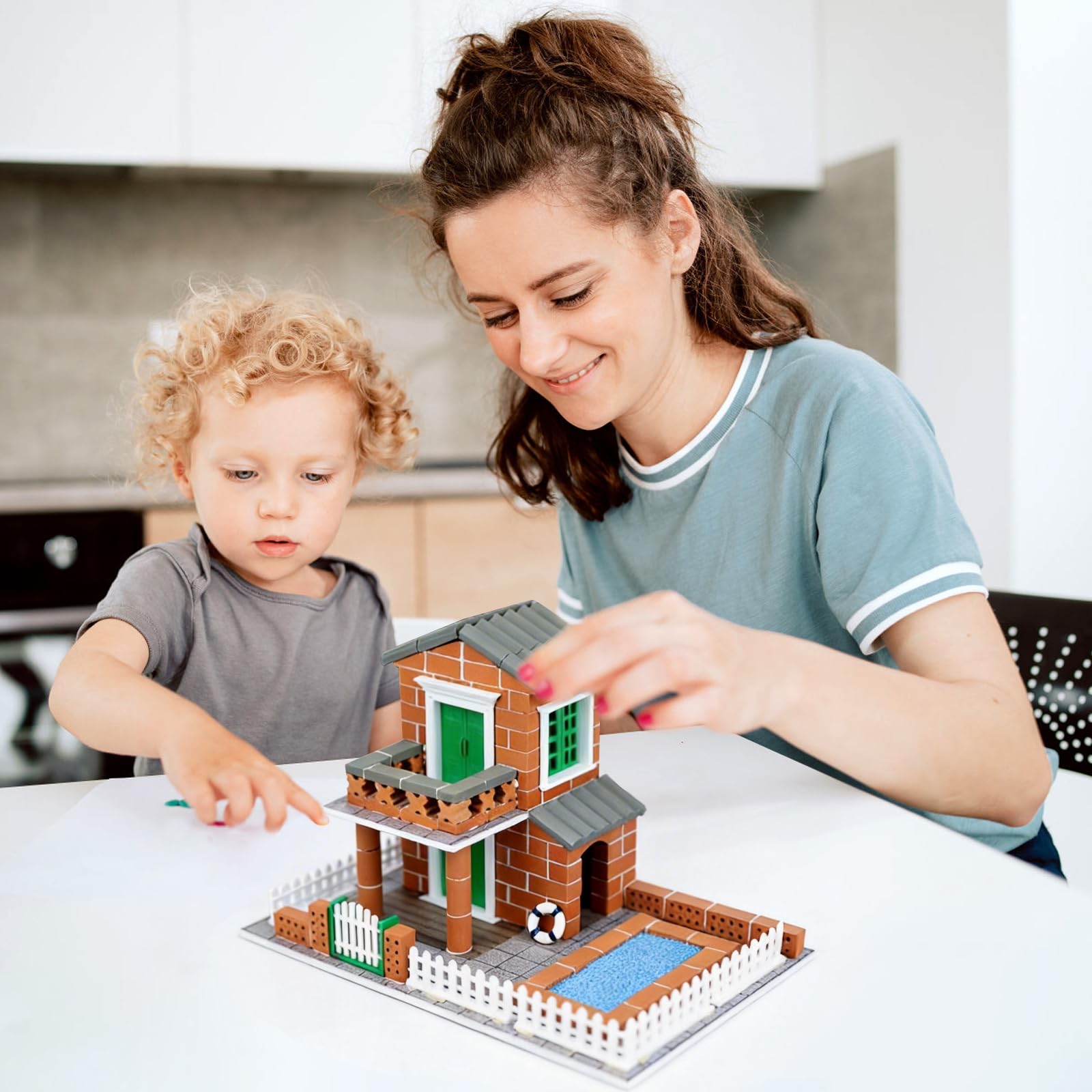 120 Stück Rote Mini Ziegelsteine, Miniatur Ziegelsteine mit 8 Löchern, Ton Modell Ziegel Steine Zum Mauern, für DIY Bauen Puppenhaus Garten Ornament Haus Spielzeug Deko（ 2 X 1 X 0.5cm）