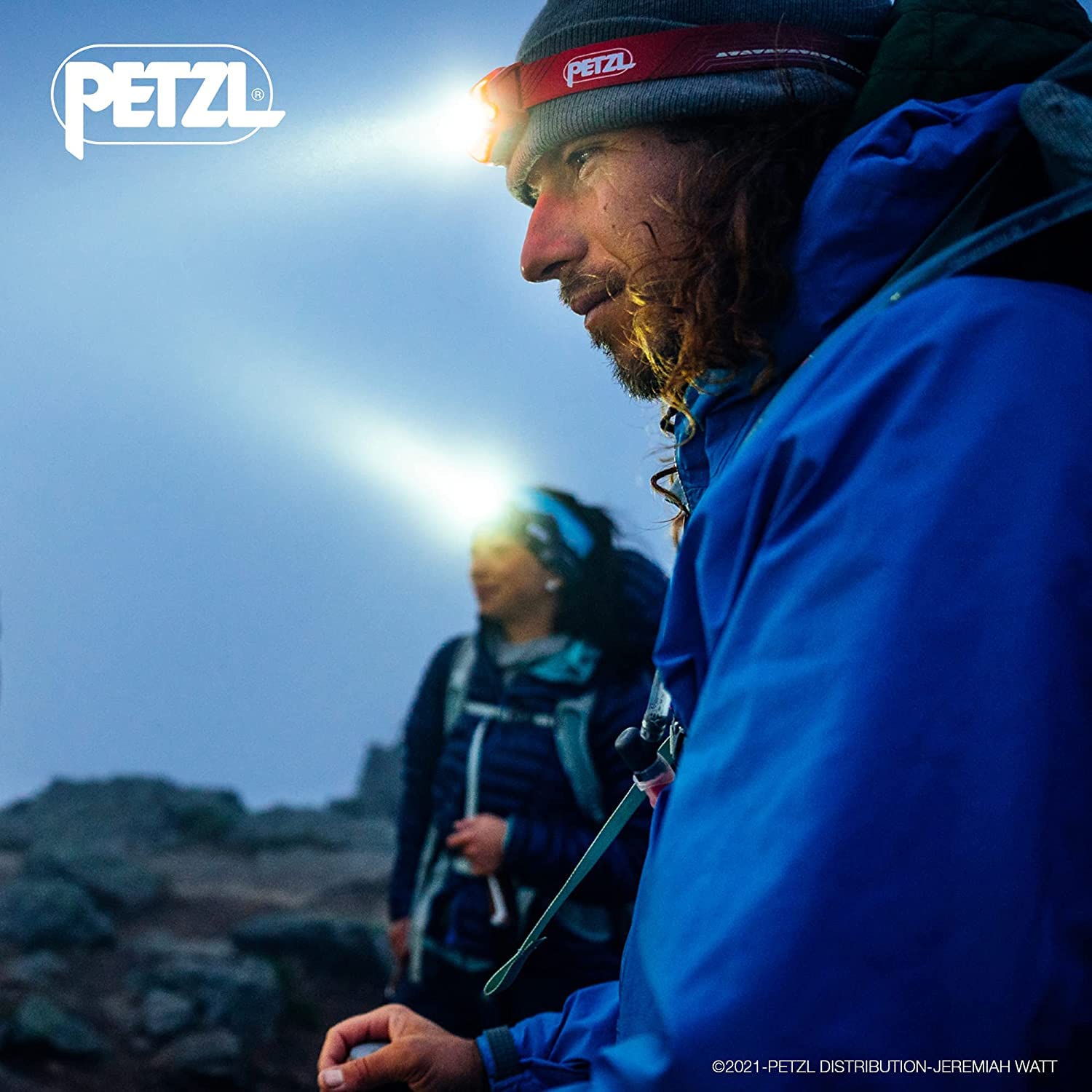 PETZL - Lampe Frontale ACTIK - Activités Outdoor - Multifaisceau - Homme/Femme - Rouge - 450 lumens