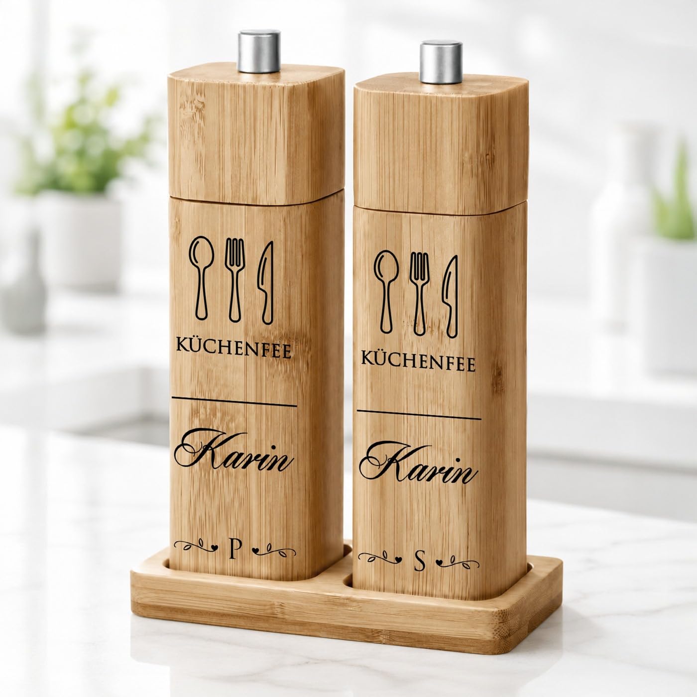 Maverton Bambus Salz und Pfeffermühle mit Aufdruck - Geburtstagsgeschenk für Frauen - personalisierte Geschenke für Frauen - mit Bambusständer und Keramikmahlwerk