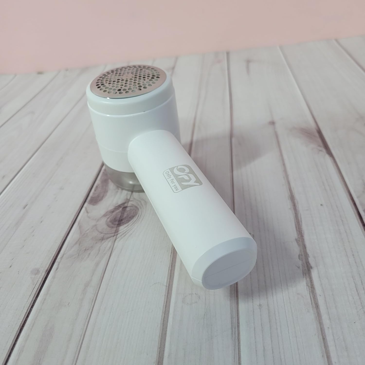 Electric Fabric Shaver and Lint Remover, Portable Fuzz Remover for Clothes and Furniture, (White)