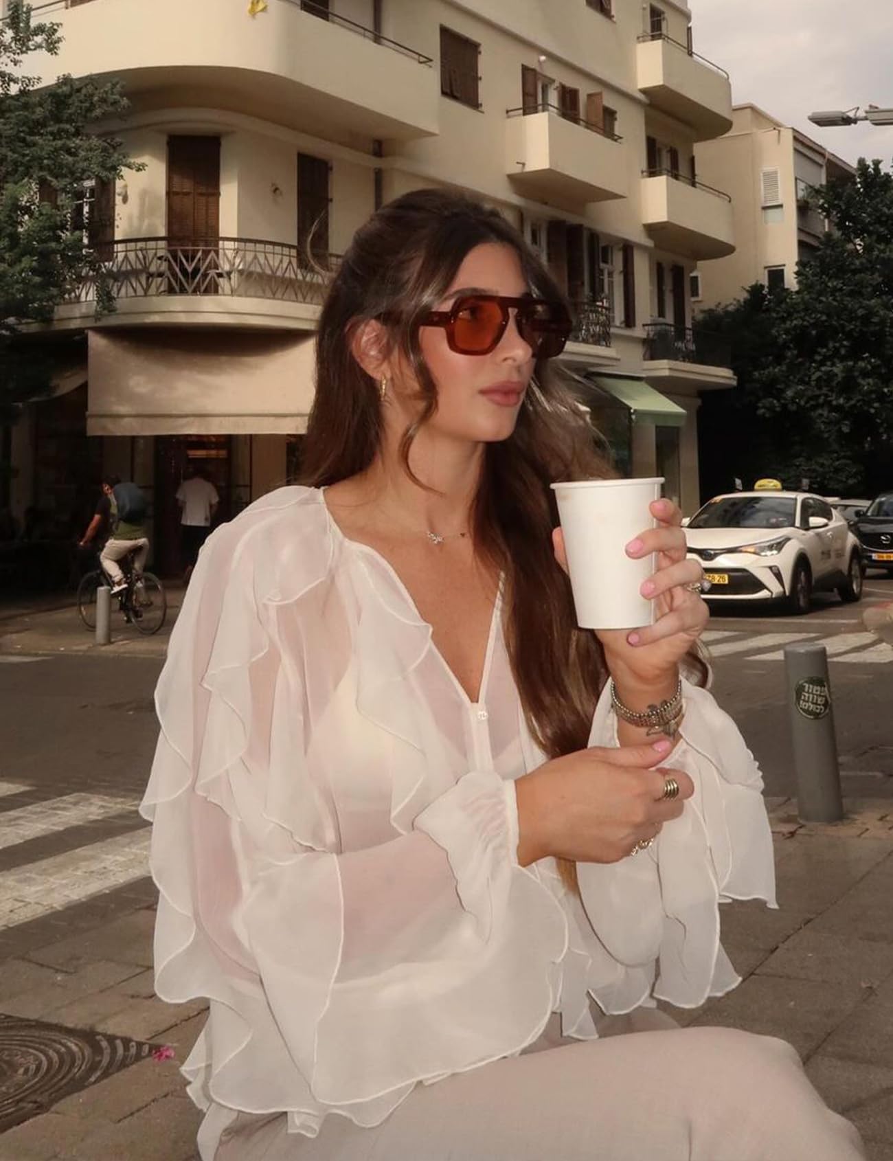 Shiyifa Blusa transparente con volantes para mujer, cuello en V, gasa transparente con volantes, tops de verano para salir