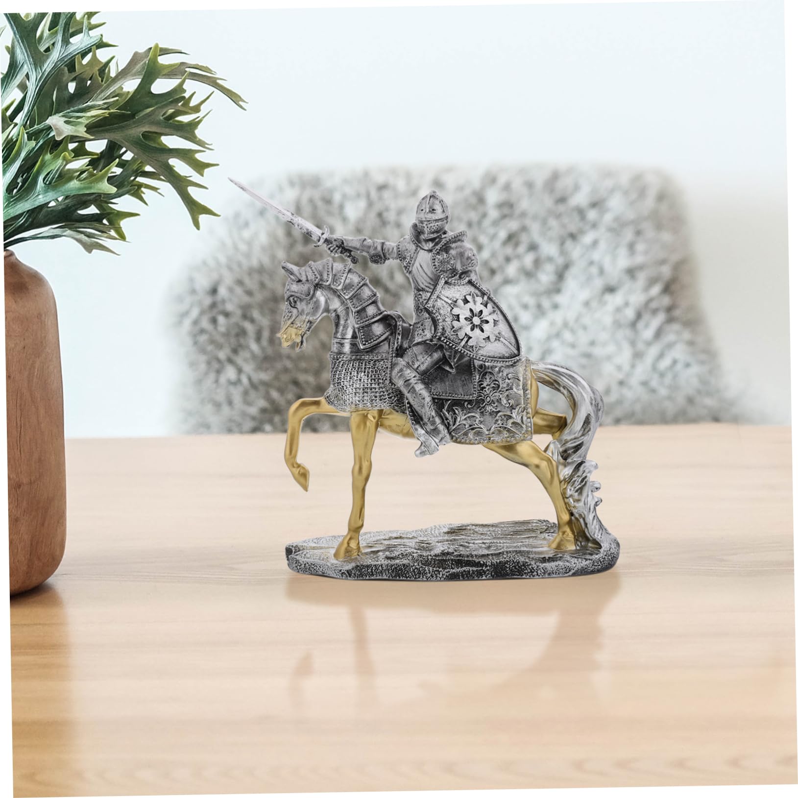 HANABASS Vintage Ritterfigur aus Kunstharz in Silber für Tischdekoration | Miniaturstatue mit Retro Eleganz, Flexible Platzierung für Büro und Wohnzimmer, Stilvolle Sammelfigur