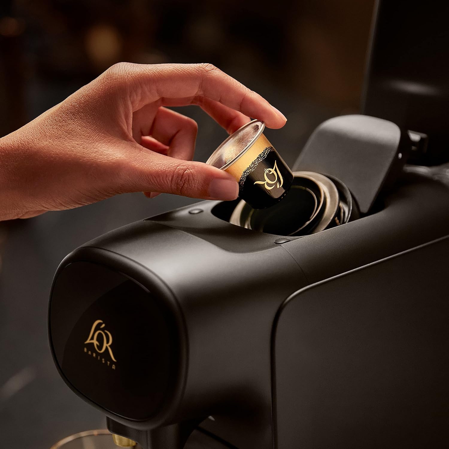 PHILIPS L'OR Barista Sublime Kapsel-Kaffeemaschine, Doppelter Espresso, 1 oder 2 Tassen, Vollständiges Kaffeemenü, Schwarz (LM9012/60)
