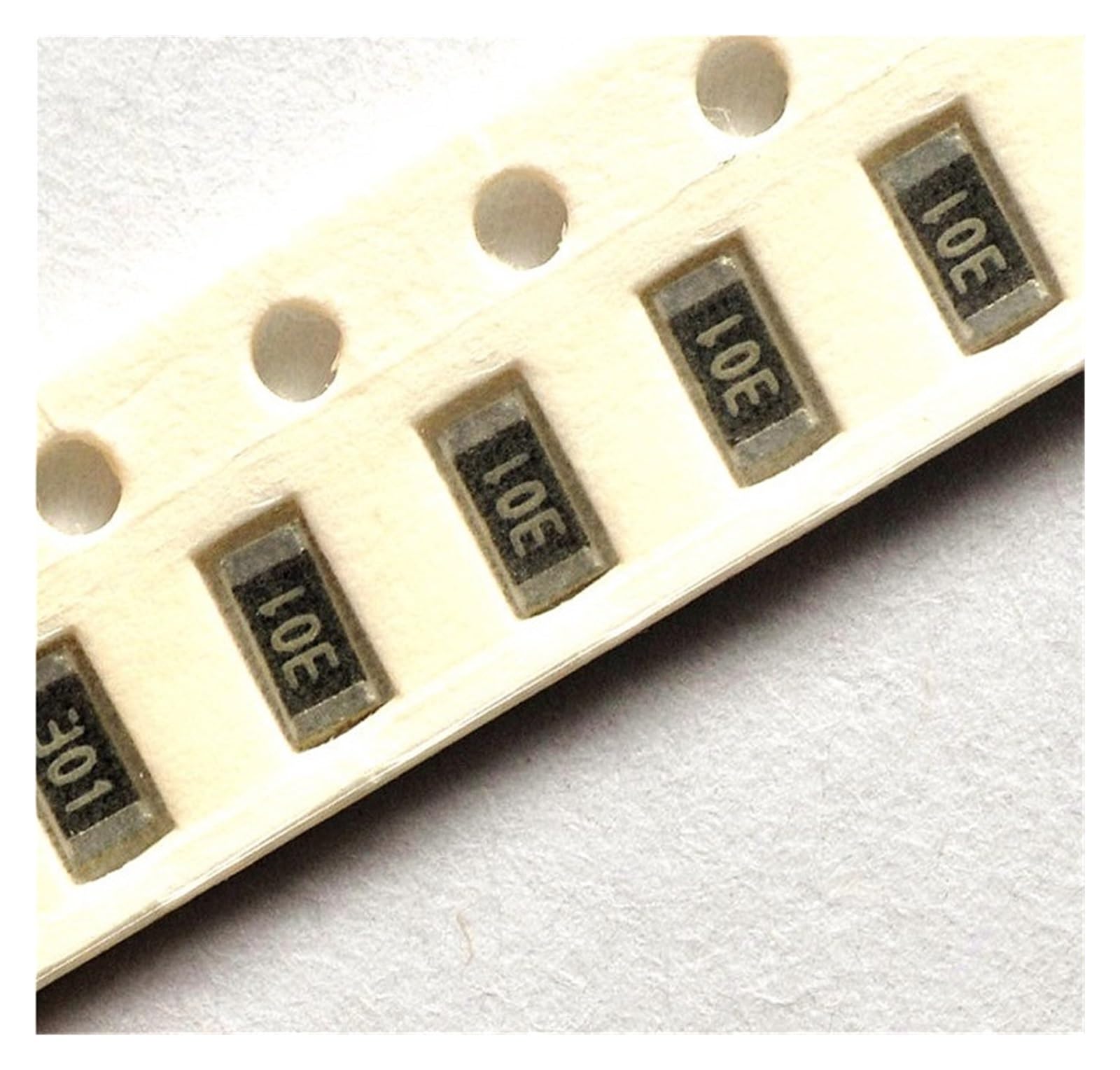 Résistance SMD 1206 8R2 ohm pour circuits électroniques et réparation de circuits imprimés