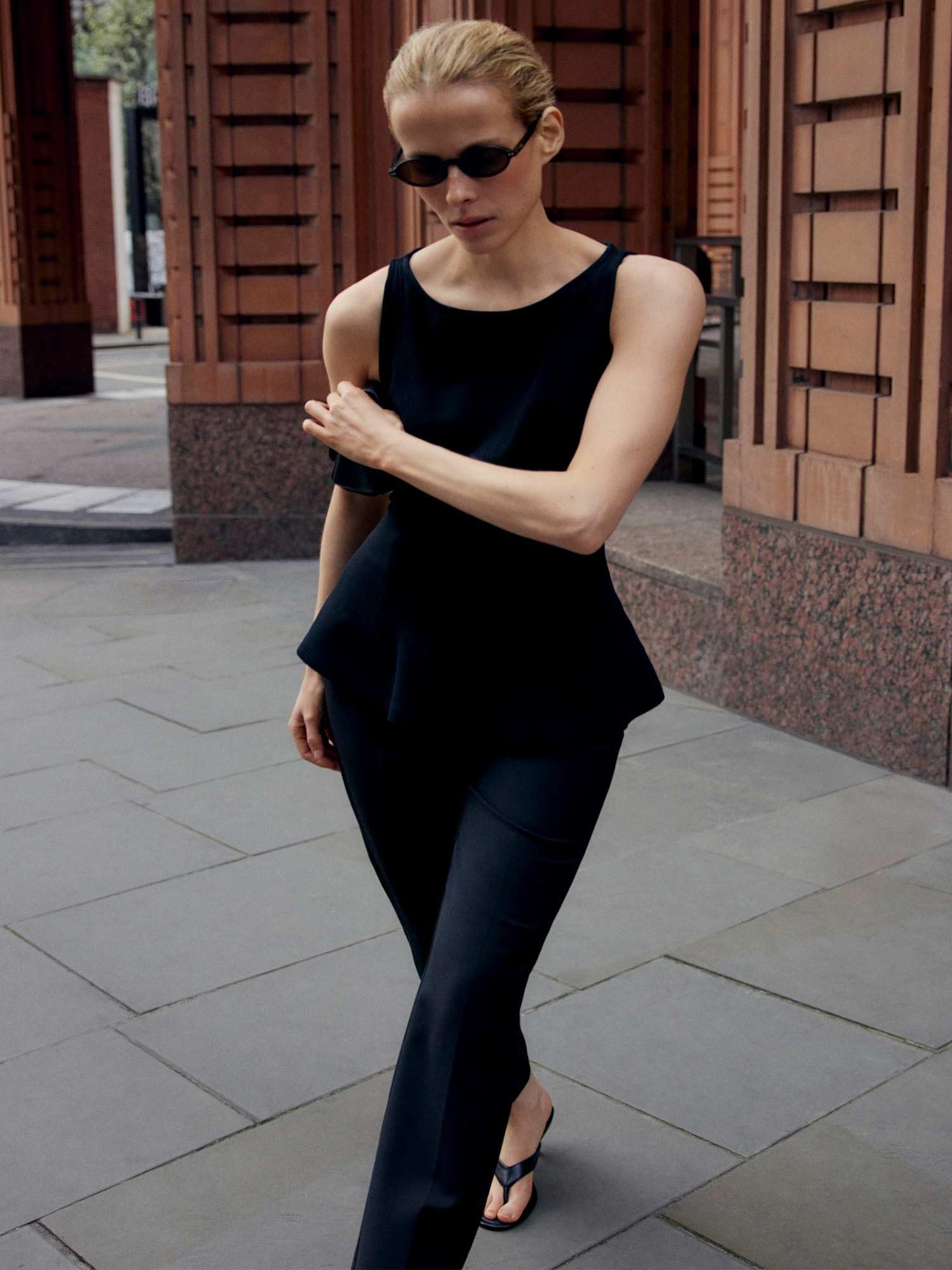 Marks & Spencer Haut Péplum sans Manches Ajusté Femme, avec Stretch