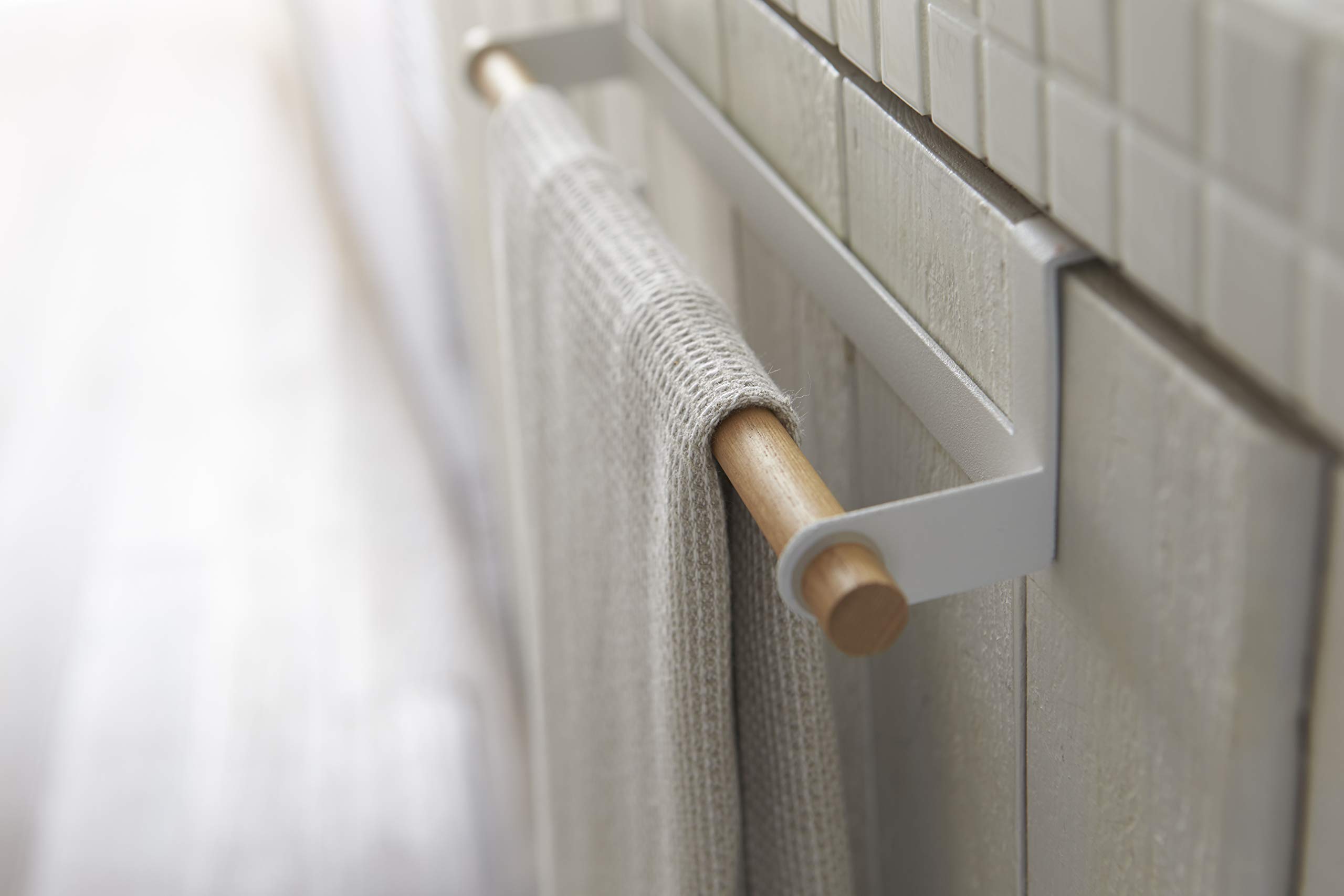 Yamazaki 3153 Tosca Colgador De Toallas De Cocina Ancho, Blanco, Acero/Madera, Minimalista, 33 x 7.5 x 6 cm