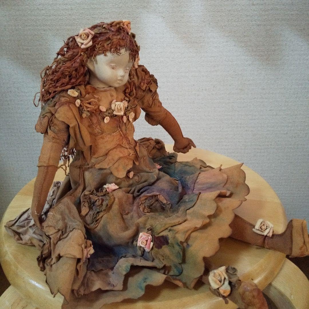 創作人形作家山下昌子　MAKODOLL 未使用　羊革花の装飾 アートドール箱付 Amazon.co.jp: マコ ドール 山下昌子 羊皮 創作人形 : おもちゃ