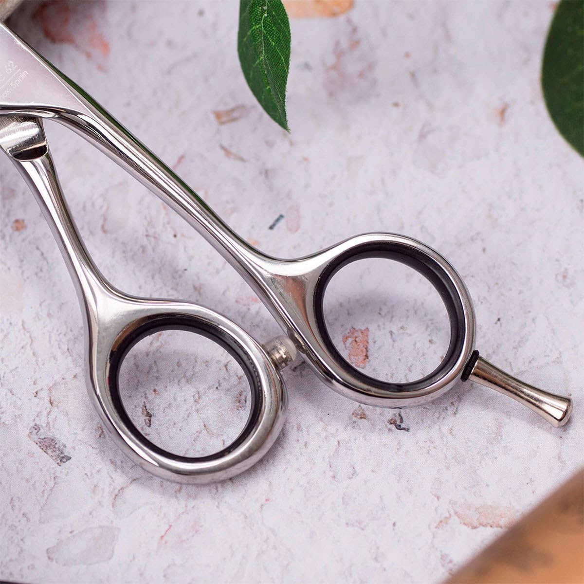 3 Claveles Silex - Tijeras De Peluquería 6" De Corte,vaciado Cóncavo, Filo Navaja, Acero Inox. Dedales Ergonómicos, Tijera Peluquero Profesional, color Brillo, 15.24 cm, 4 g