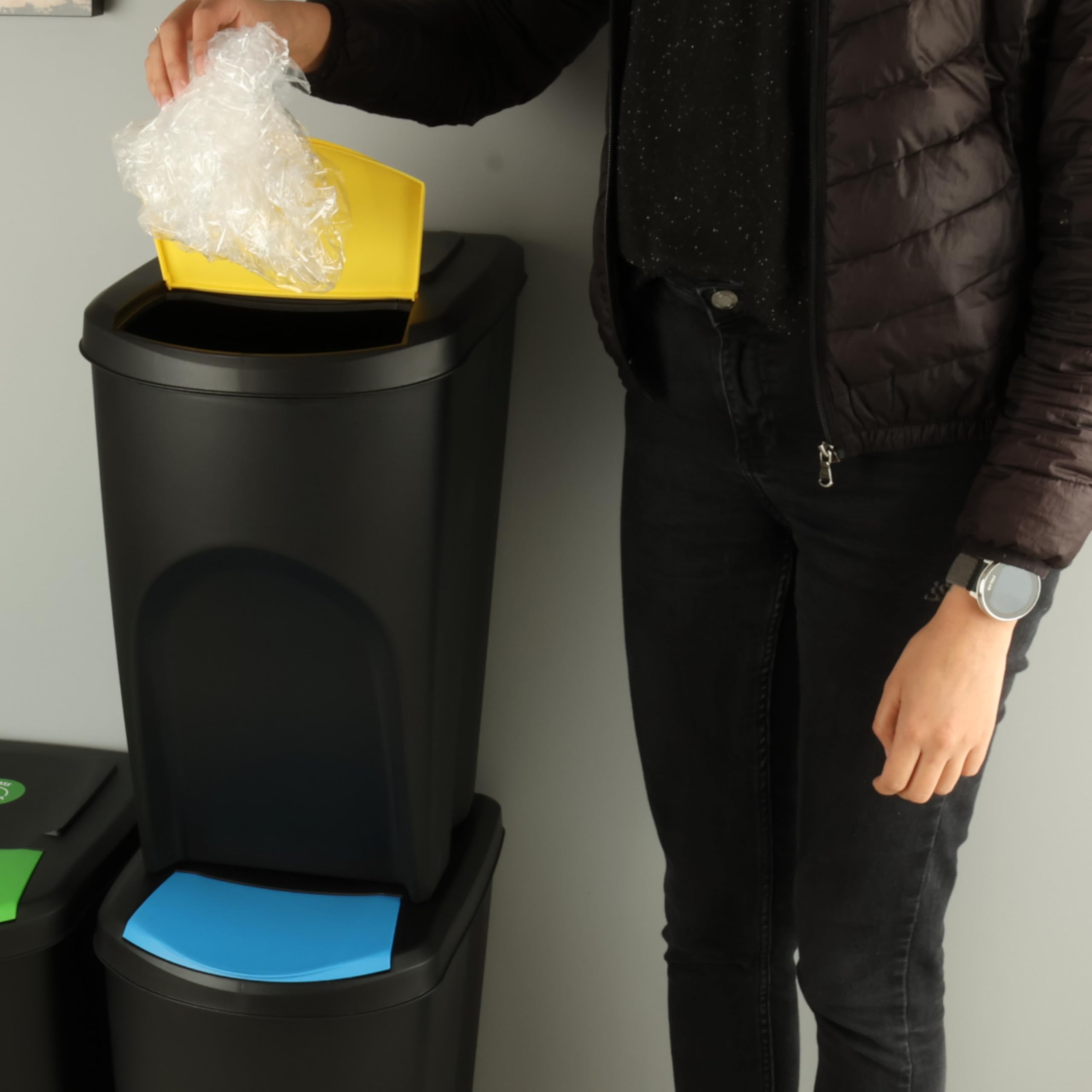 botle Mülleimer- 4er Set Mülltrennungssystem - Set aus 4x35L Abfalleimern in Grau Farbe zum Stapeln Kompakt Biomülleimer modulare und Licht Einfache Sortierung des Hausmülls Kunststoff