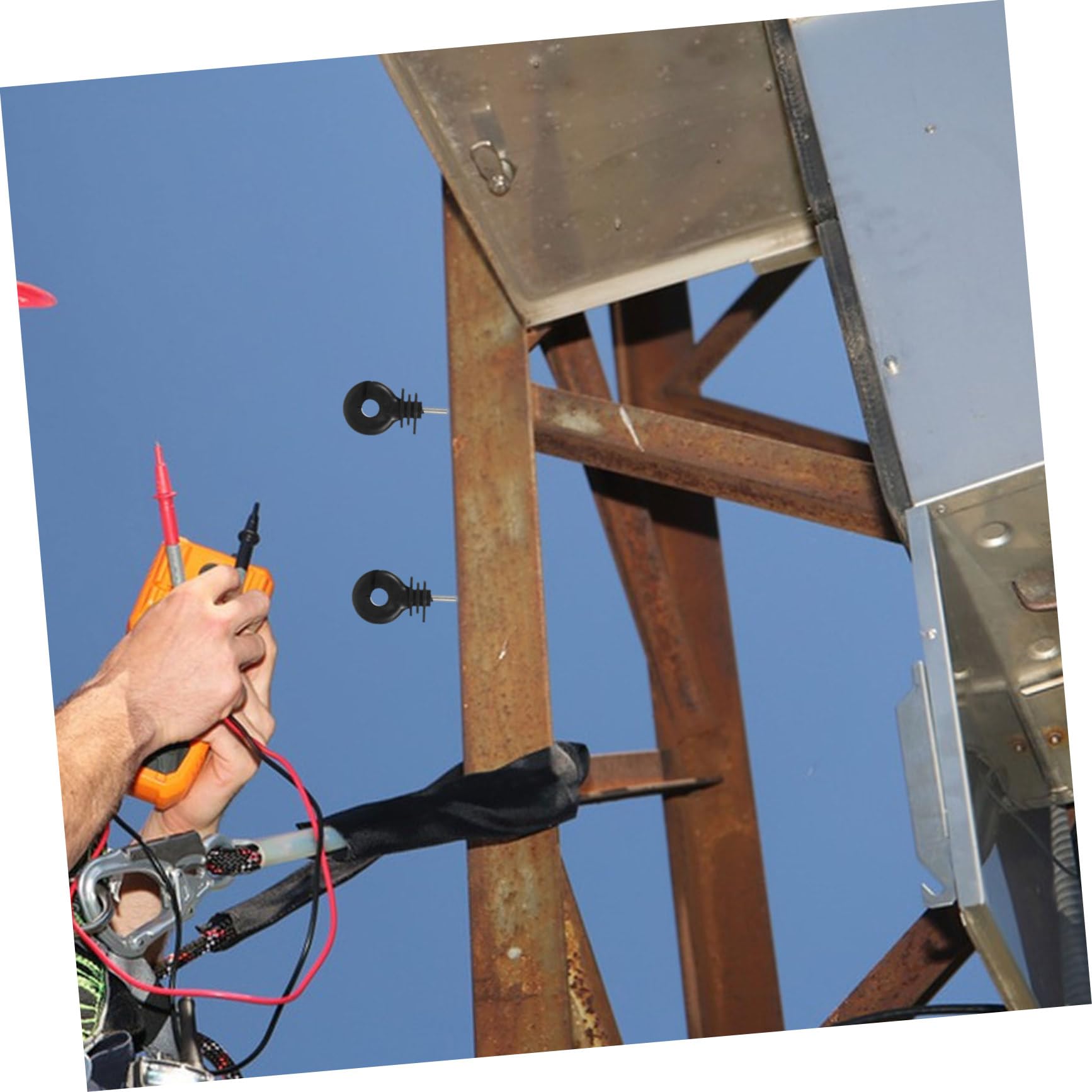 PRETYZOOM 100 Stück Weidezaun Isolatoren Selbstschneidend Kunststoff und Eisen Wetterfest für Holzpfosten und Elektrozaun im Weidebetrieb